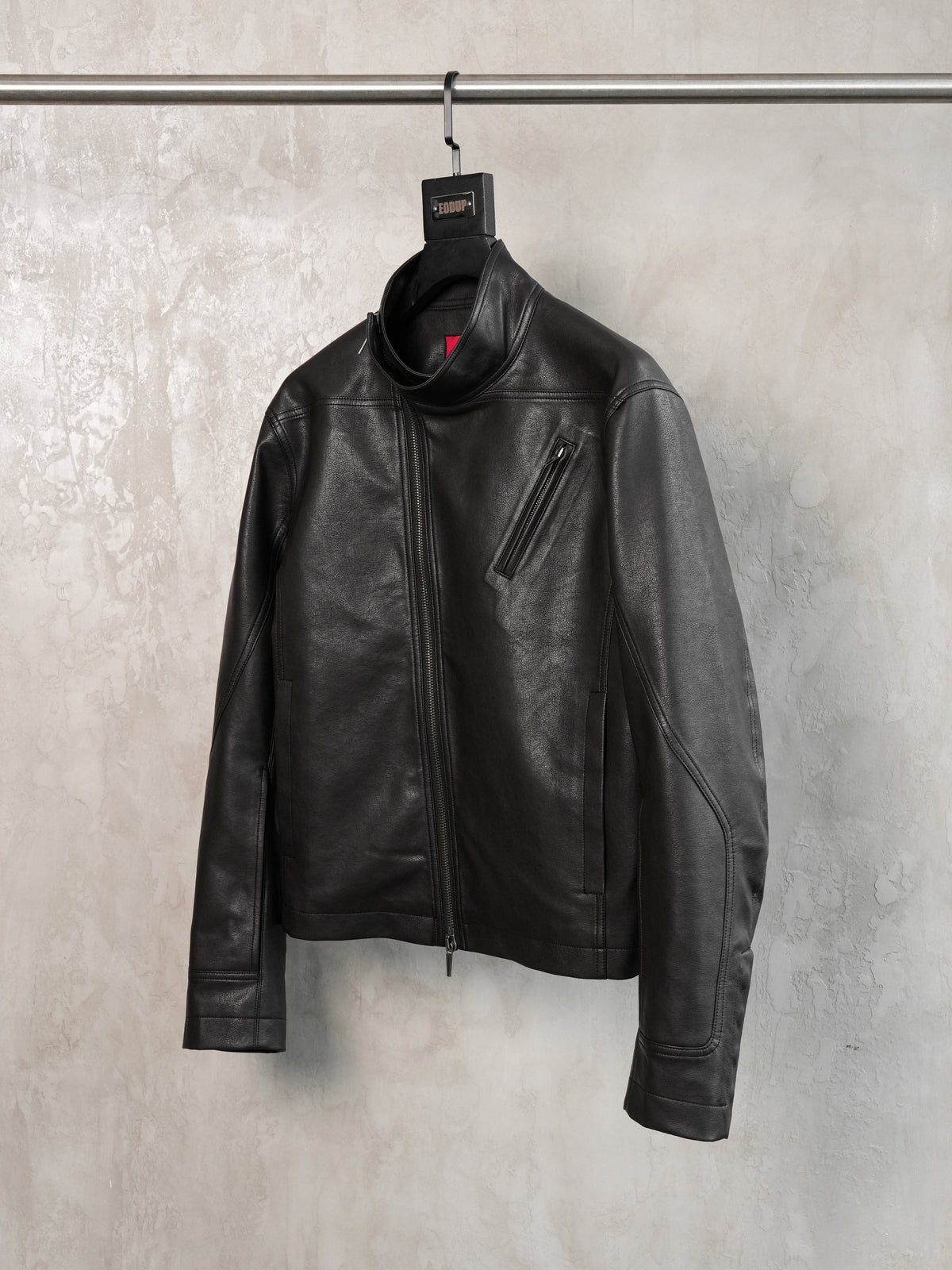 HEAVY‑DUTY DIAGONAL PLACKET DARK HIGH‑COLLAR LEATHER JACKET
