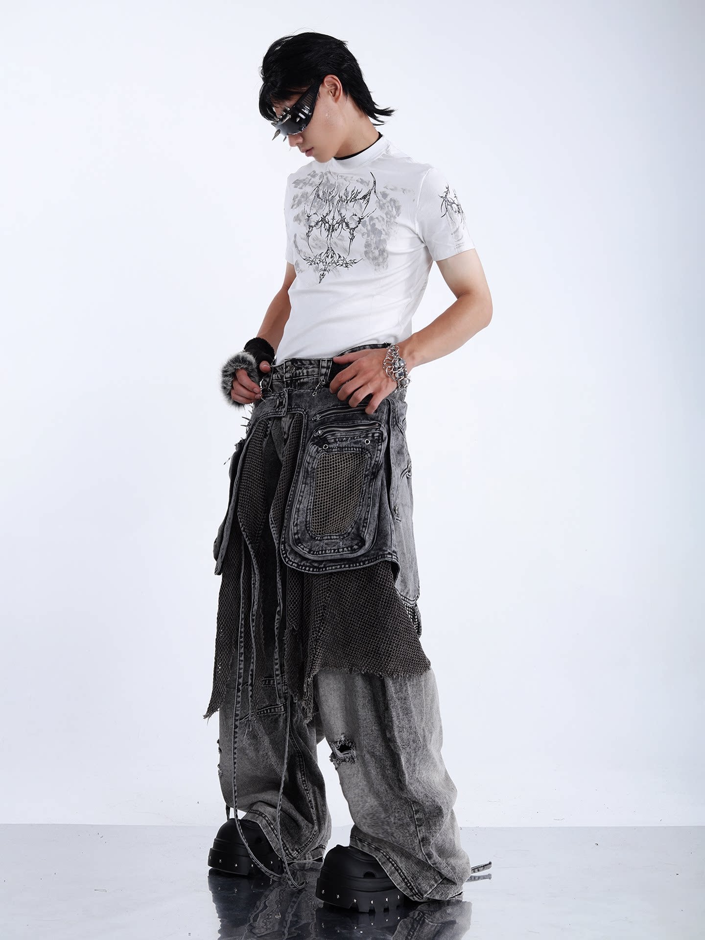 HEAVYWEIGHT PANELLED CARGO DENIM JEANS WITH REMOVABLE WAIST BAG