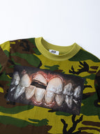 CAMO TOOTH GRAPHIC CURSIVE LETTER NICHE T-SHIRT