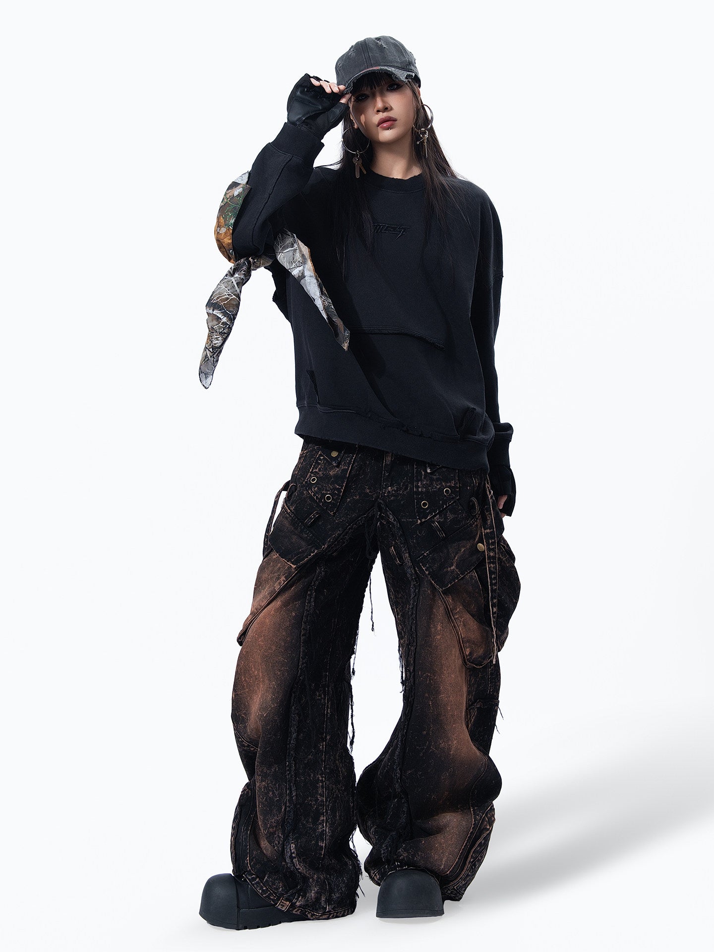 WASTERED MULTI‑POCKET RIVET DETAIL WIDE‑LEG CARGO PANTS