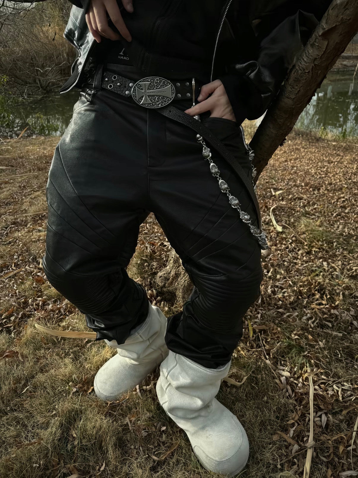 NICHE METAL CROSS‑CARVED FULL‑GRAIN COWHIDE BELT