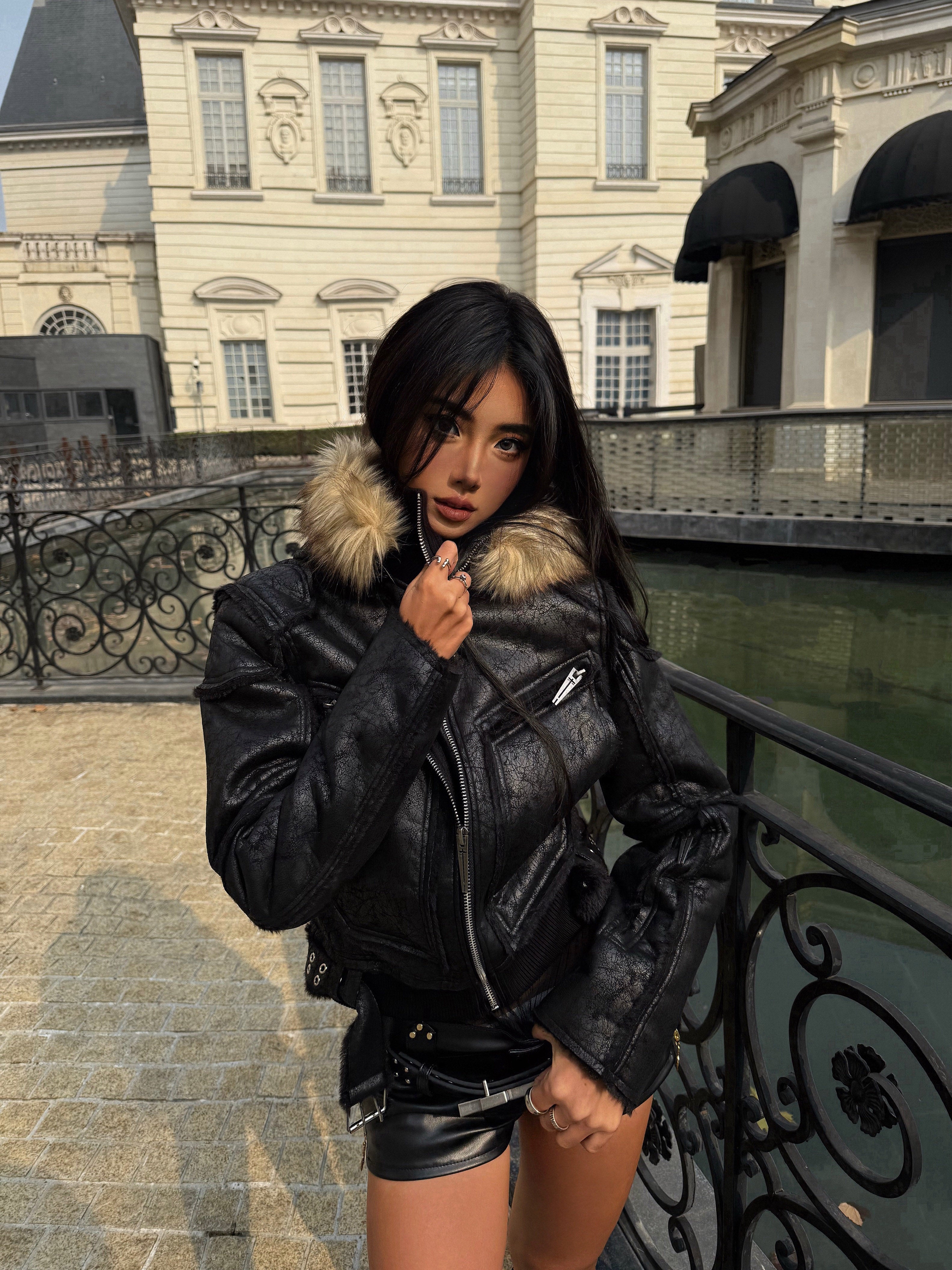 MULTI-ZIPPER REMOVABLE FUR COLLAR CRACKED LEATHER JACKET