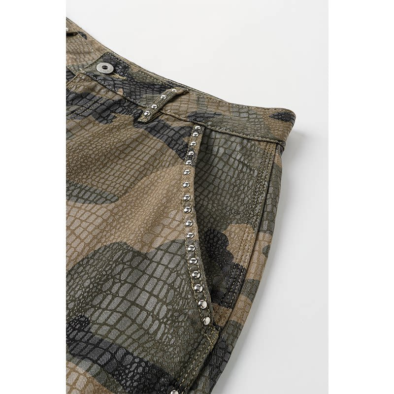 HEAVY-DUTY CAMOUFLAGE RIVET CARGO SHORTS