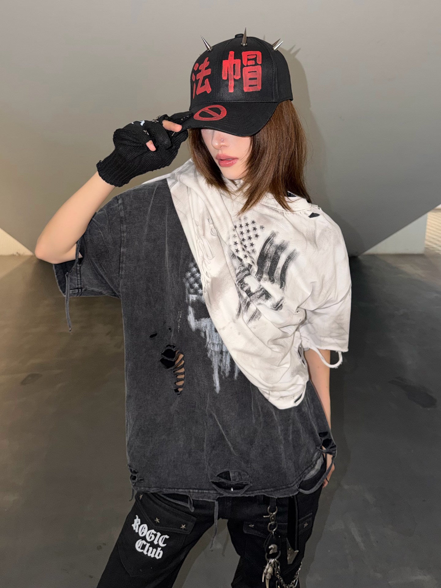 DISTRESSED PRINT RIPPED T-SHIRT