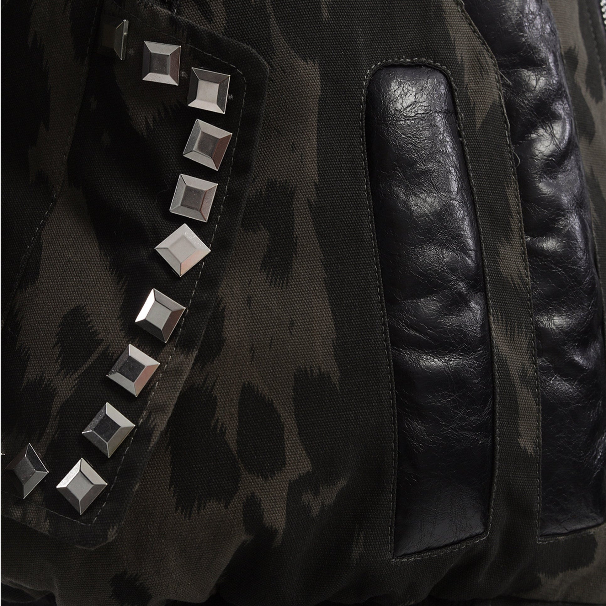 HEAVYWEIGHT CAMO RIVET HOODED BOMBER JACKET