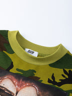 CAMO TOOTH GRAPHIC CURSIVE LETTER NICHE T-SHIRT