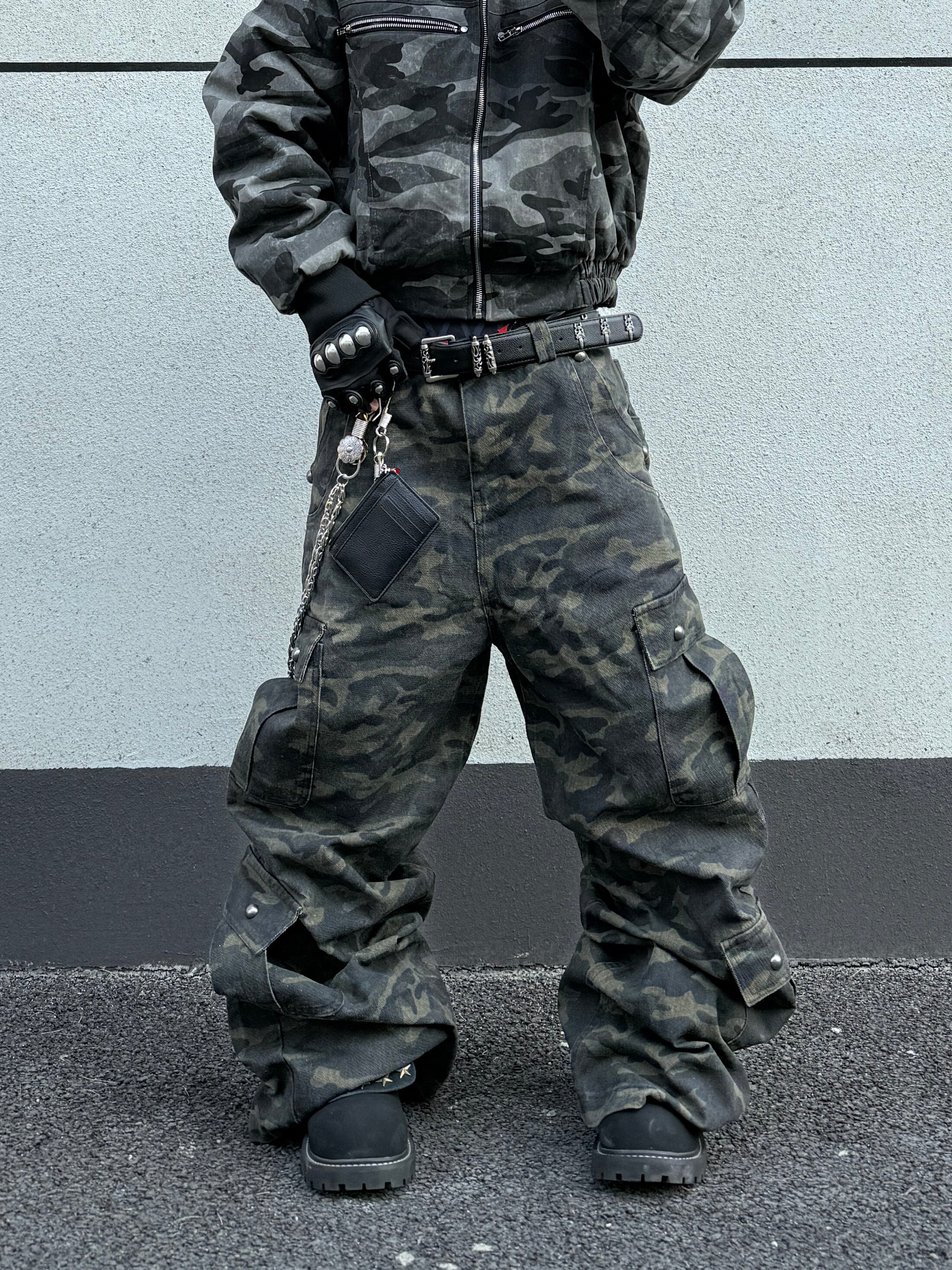MULTI-WAIST RIVET CAMO CARGO PANTS