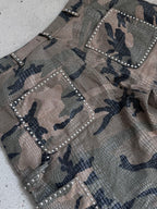HEAVY-DUTY CAMOUFLAGE RIVET CARGO SHORTS