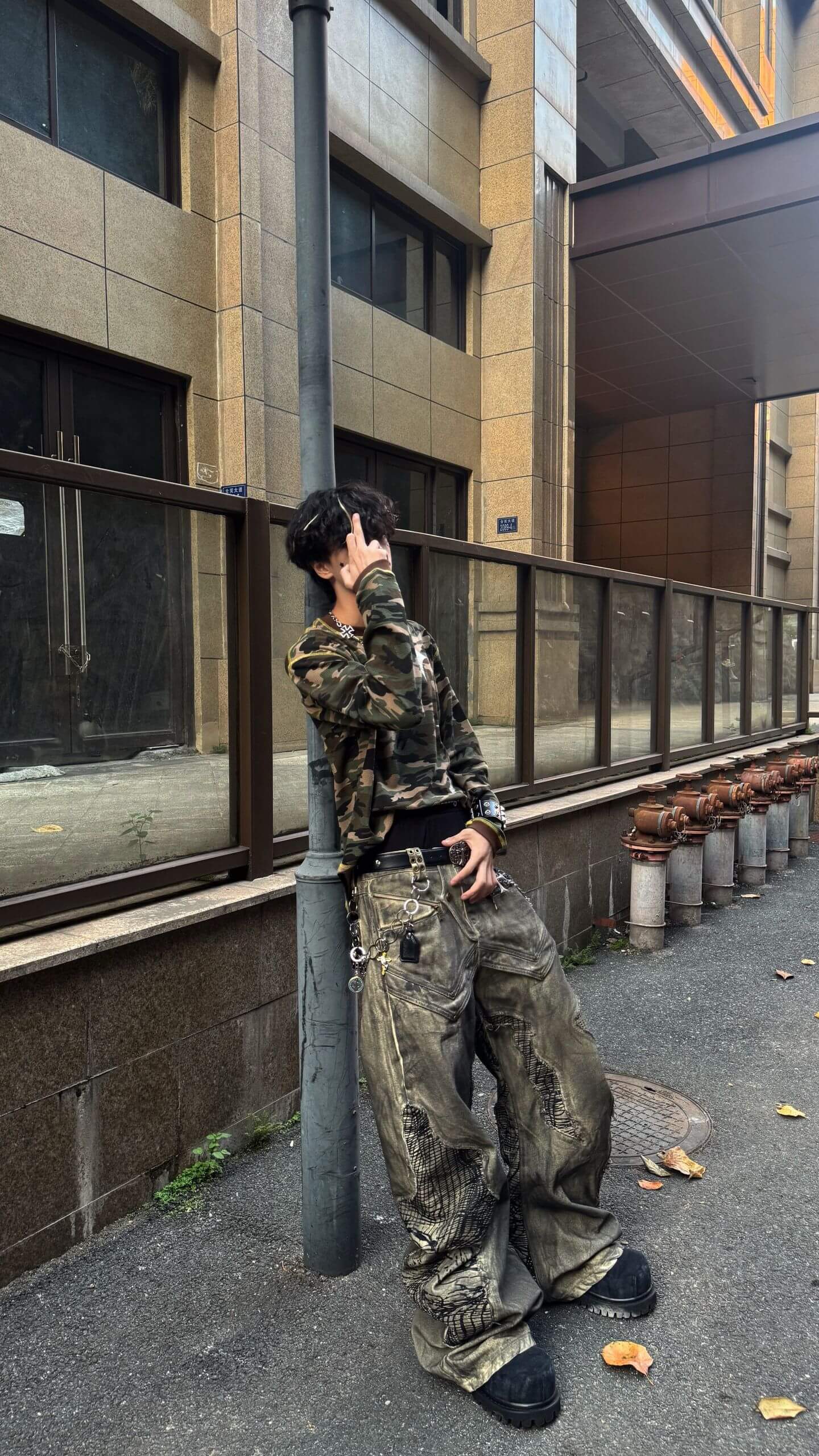 WASTELAND-STYLE SPIDER WEB PRINT DISTRESSED WIDE-LEG JEANS