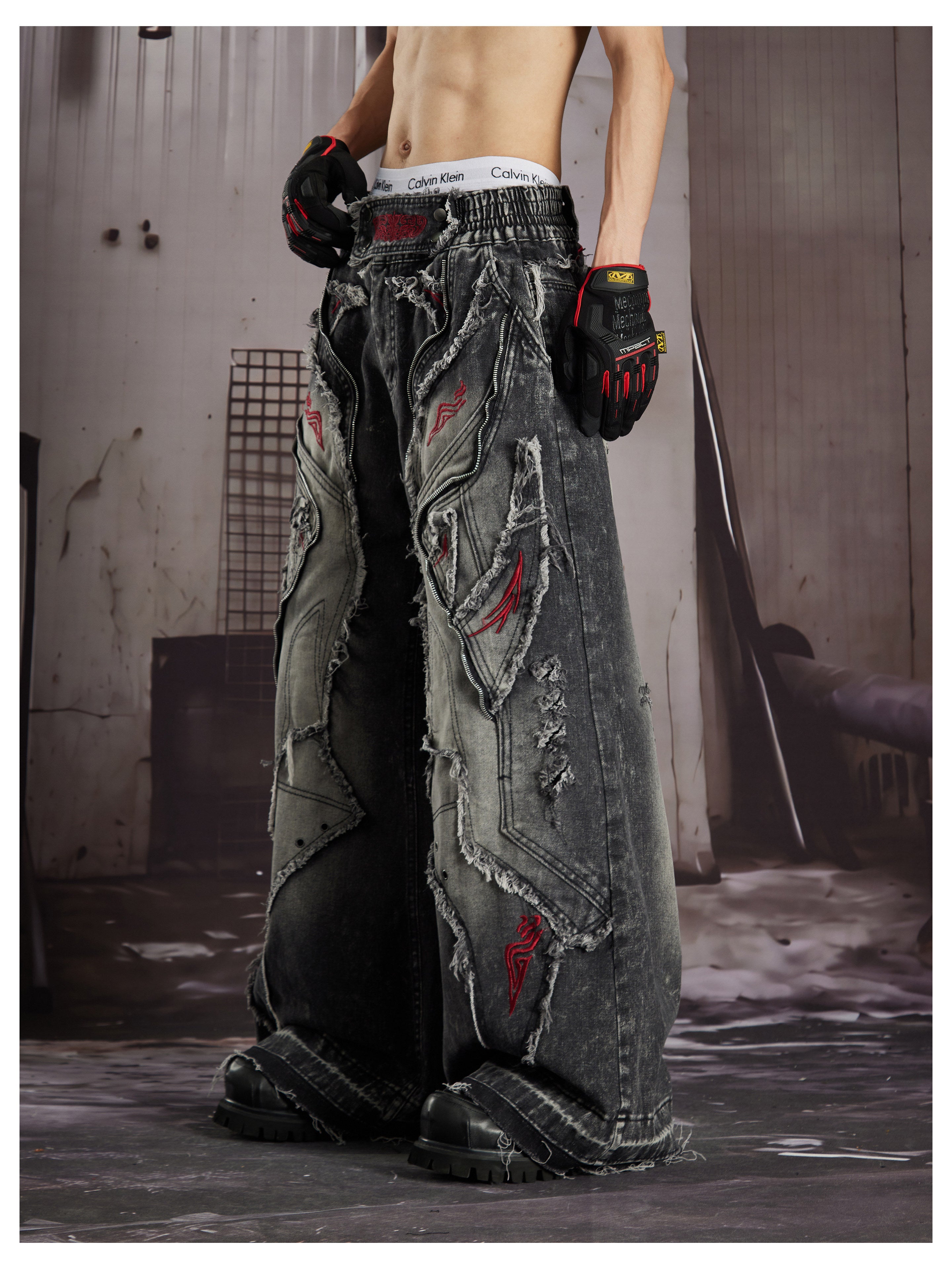 HEAVY-DUTY 3D CUT EMBROIDERY FLARE JEANS