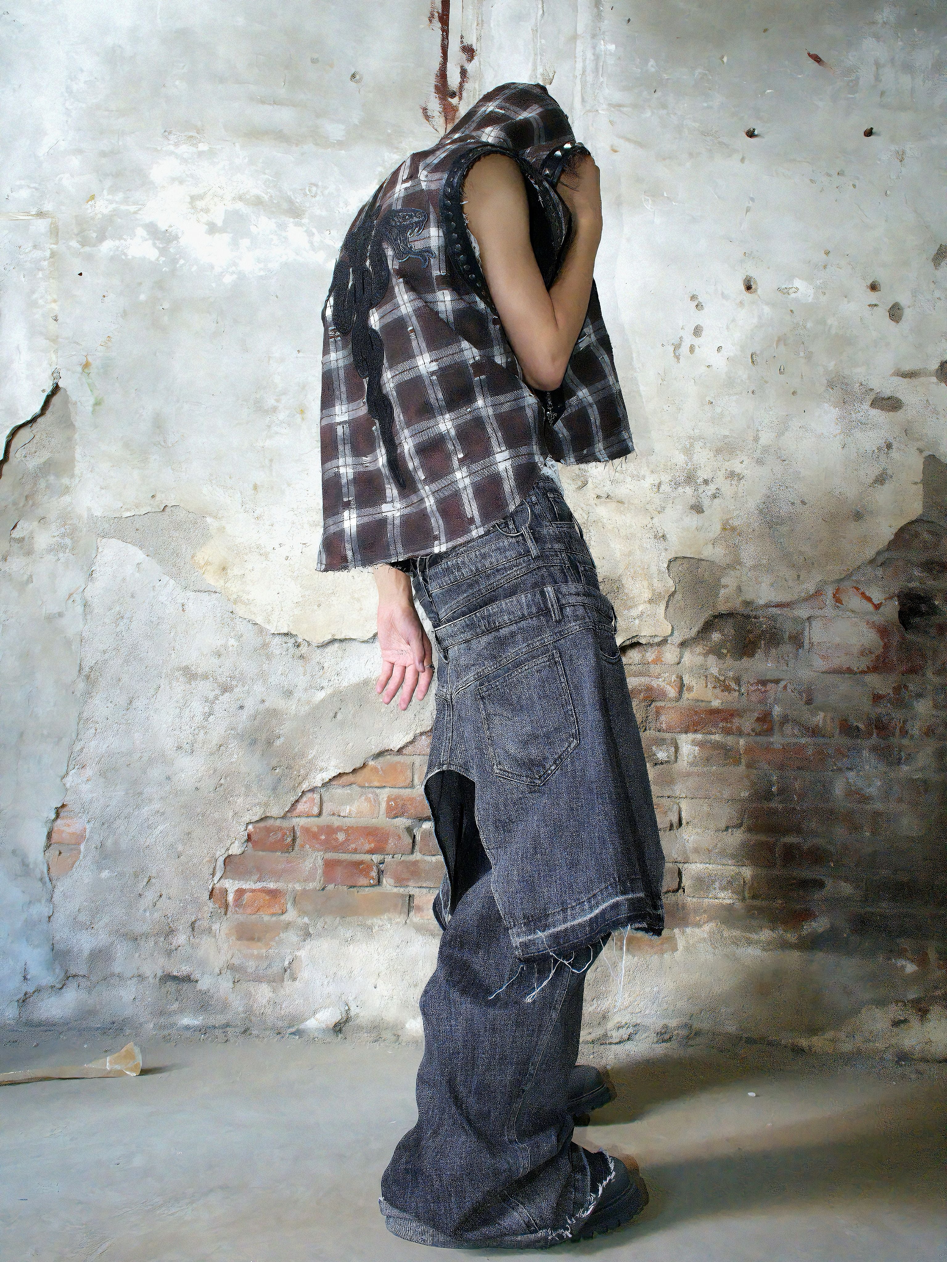 HEAVY-DUTY RIVET PLAID DIRTY WASHED SLEEVELESS HOODED VEST