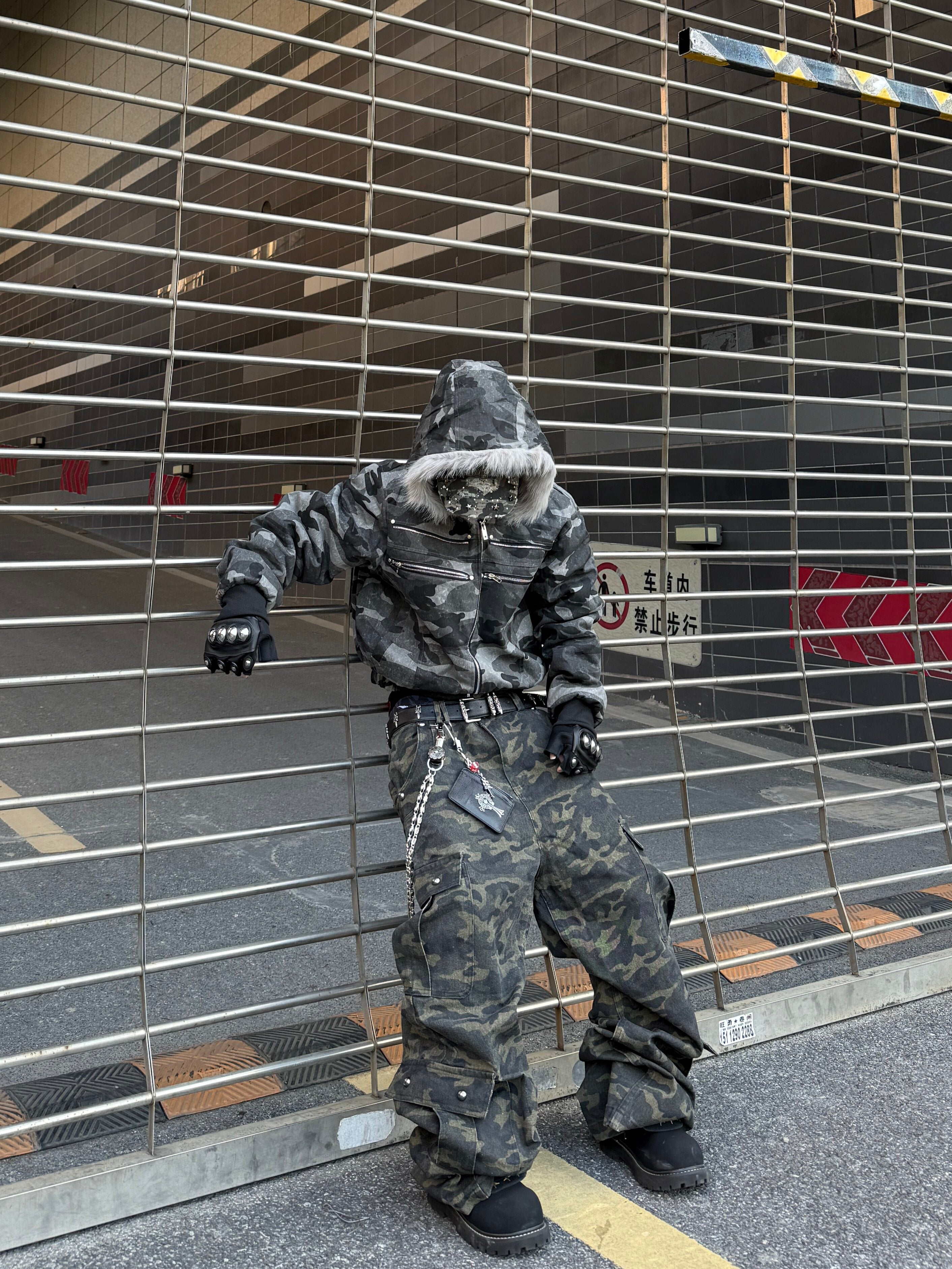 MULTI-WAIST RIVET CAMO CARGO PANTS