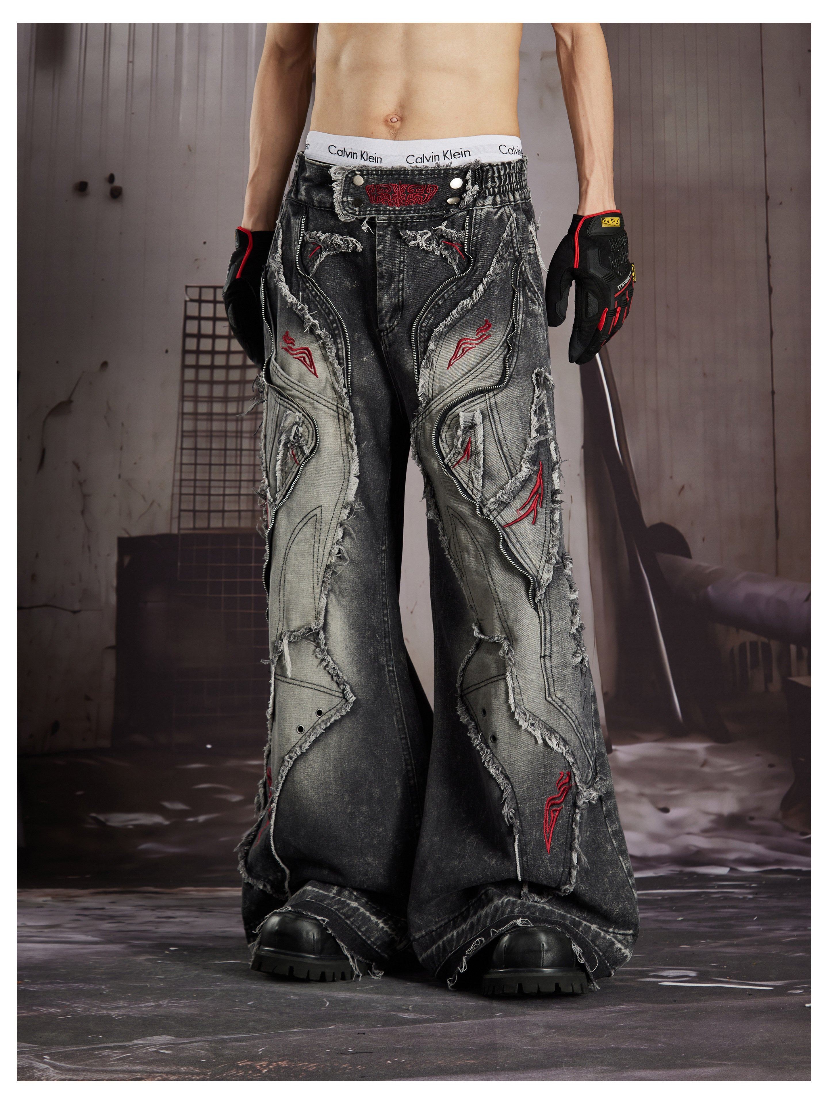 HEAVY-DUTY 3D CUT EMBROIDERY FLARE JEANS