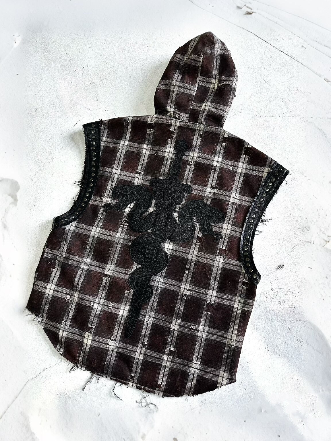 HEAVY-DUTY RIVET PLAID DIRTY WASHED SLEEVELESS HOODED VEST