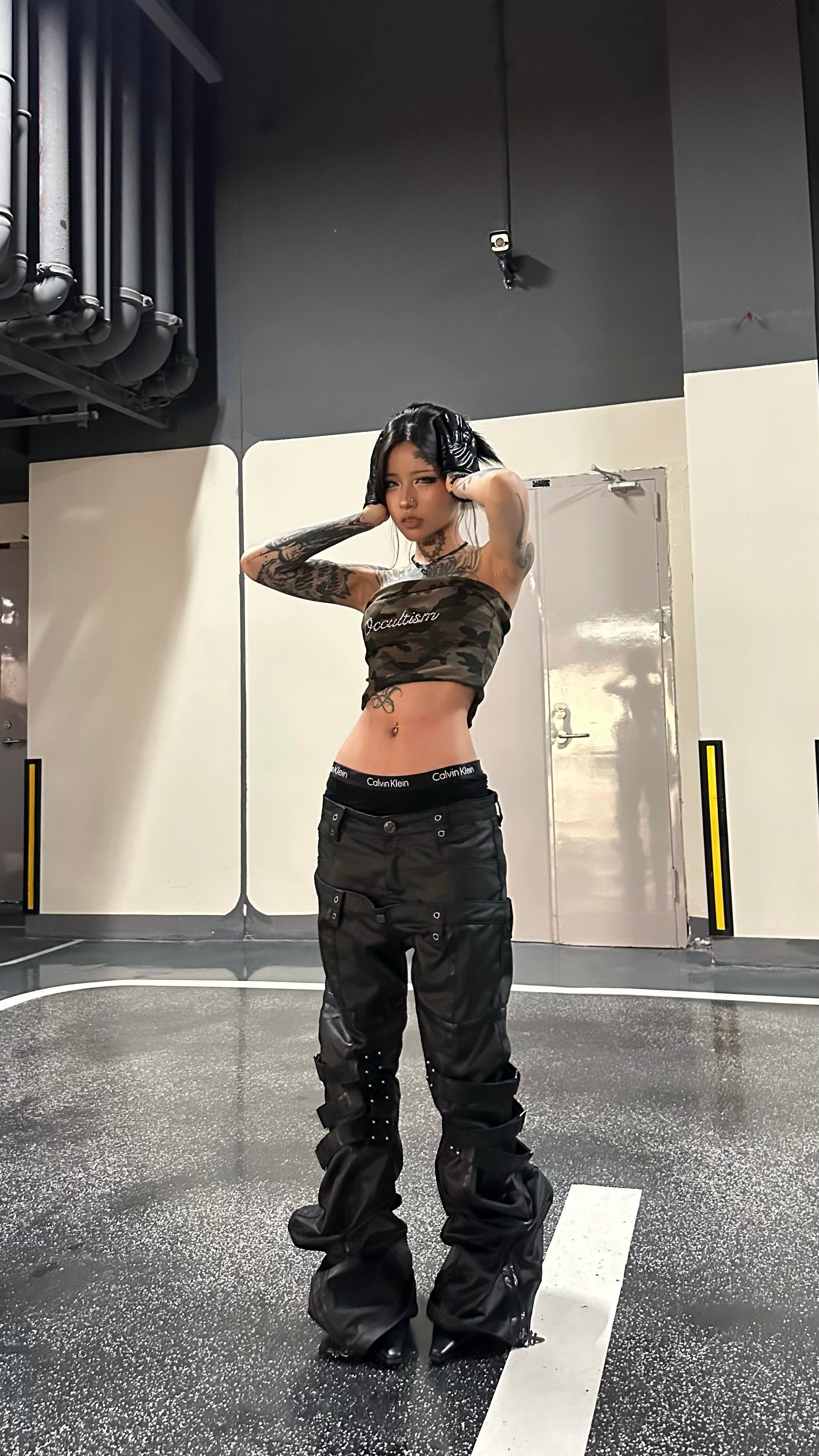 WAXED PATCHWORK STACKED STRAP DOUBLE‑WAIST CURVED SKINNY PANTS Secondary image