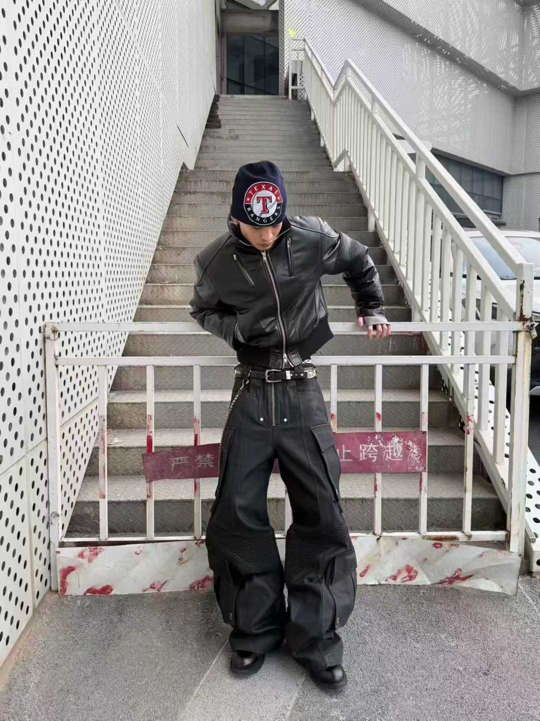 DARKPTPTS MULTI-POCKET WAXED NICHE FLOOR-LENGTH CARGO PANTS