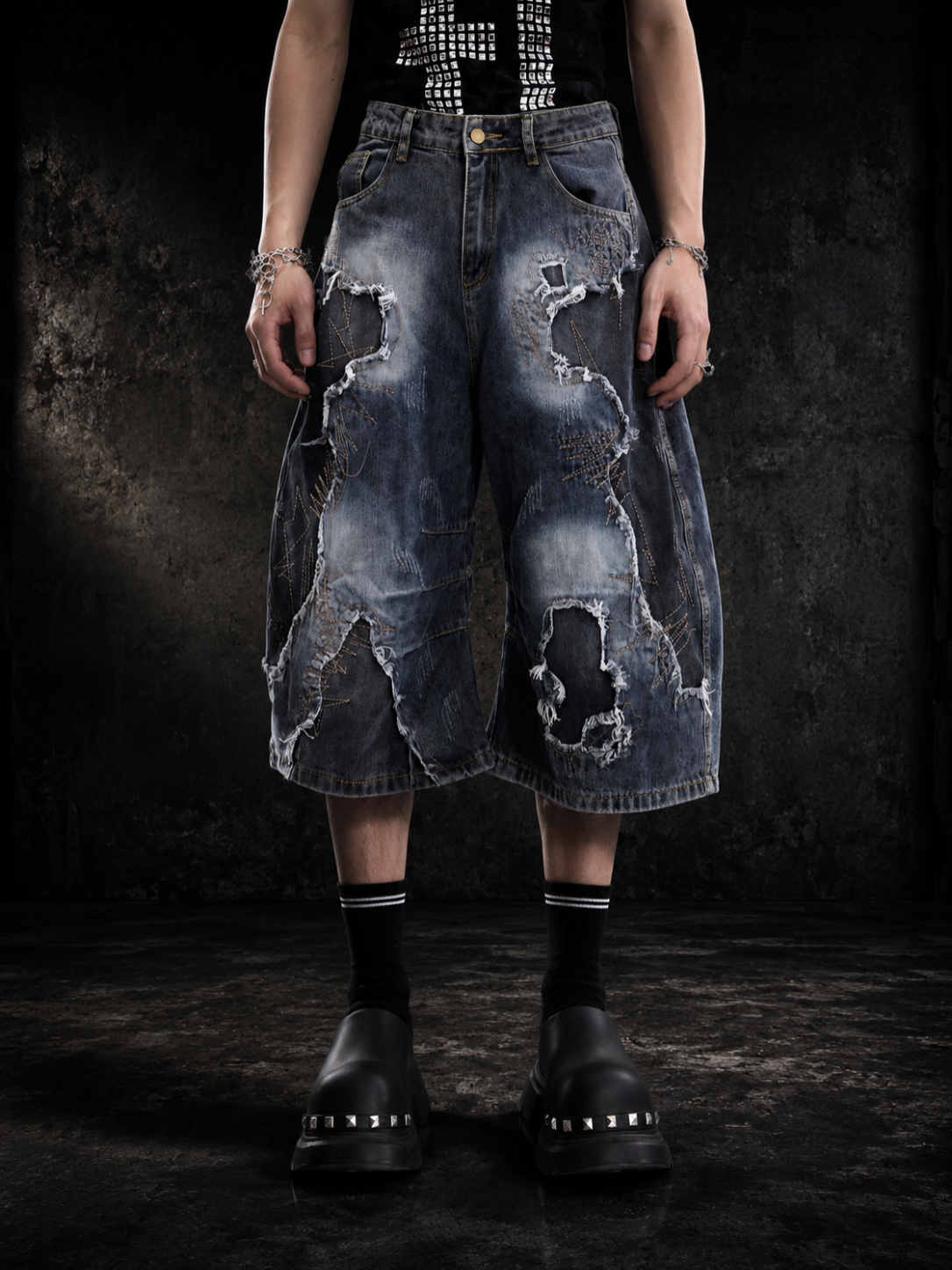 LOOSE-FIT DISTRESSED PATCHWORK CROPPED JEANS Main image