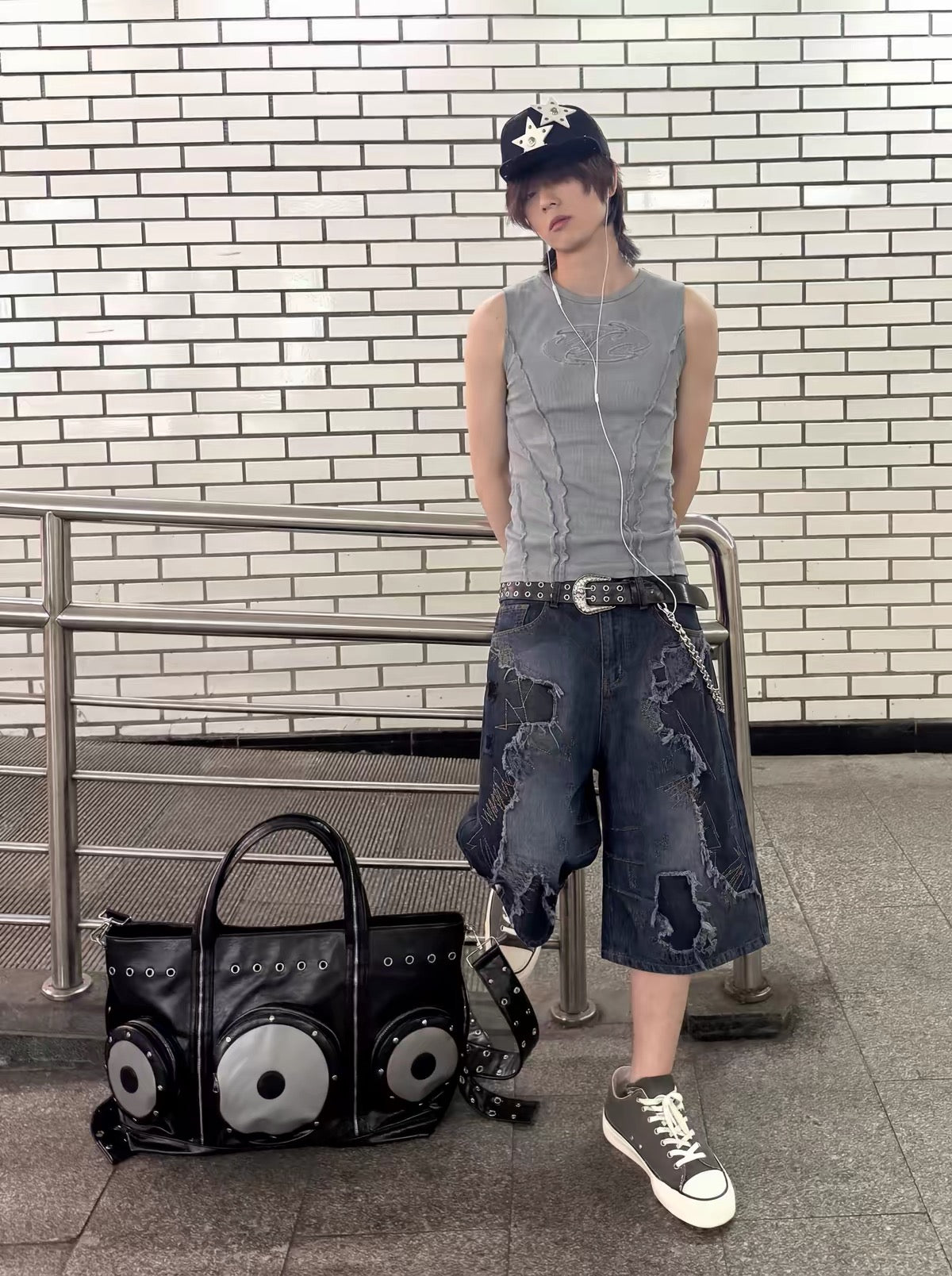 LOOSE-FIT DISTRESSED PATCHWORK CROPPED JEANS Secondary image