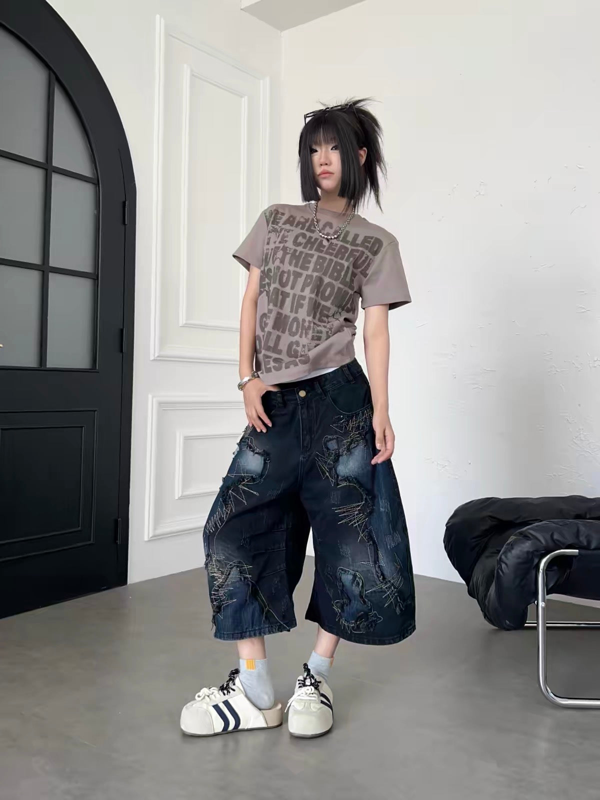 LOOSE-FIT DISTRESSED PATCHWORK CROPPED JEANS