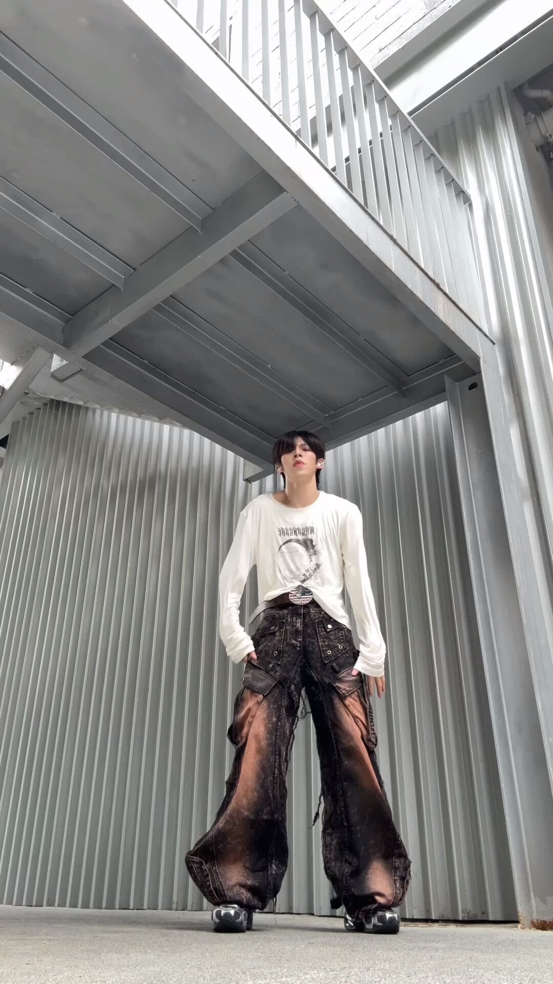 WASTERED MULTI‑POCKET RIVET DETAIL WIDE‑LEG CARGO PANTS