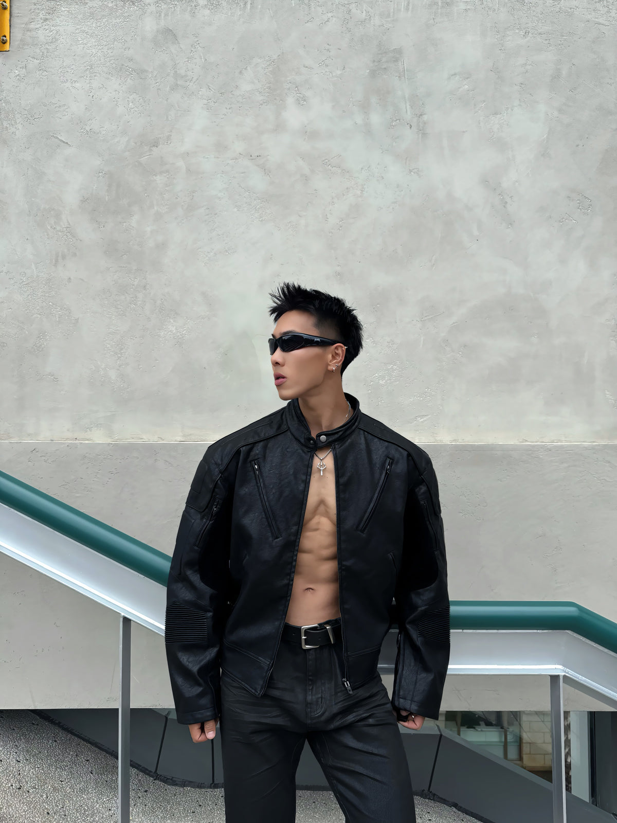 HEAVYWEIGHT ZIPPER OVERSIZED PADDED‑SHOULDER MOTOR LEATHER JACKET