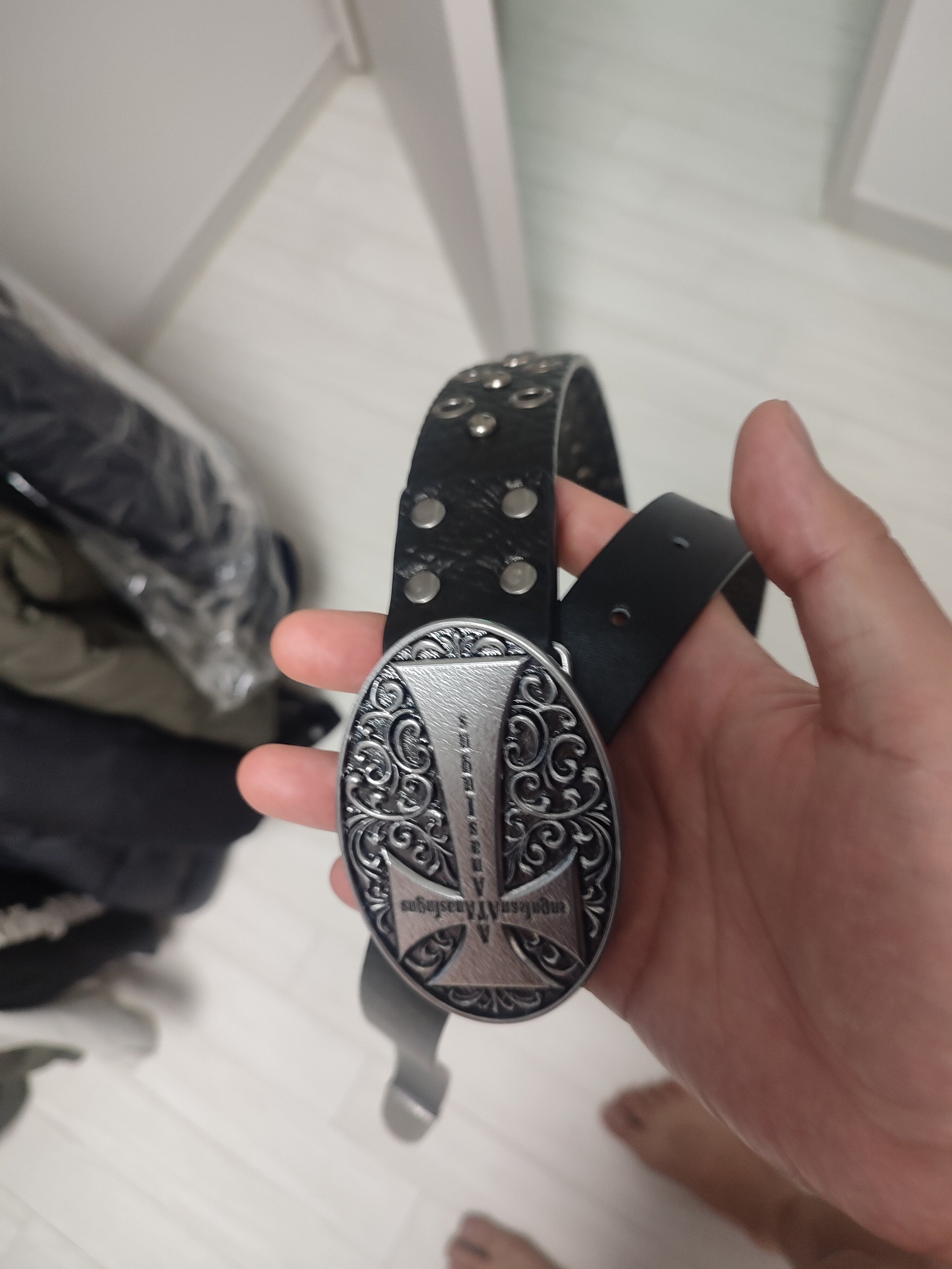 NICHE METAL CROSS‑CARVED FULL‑GRAIN COWHIDE BELT