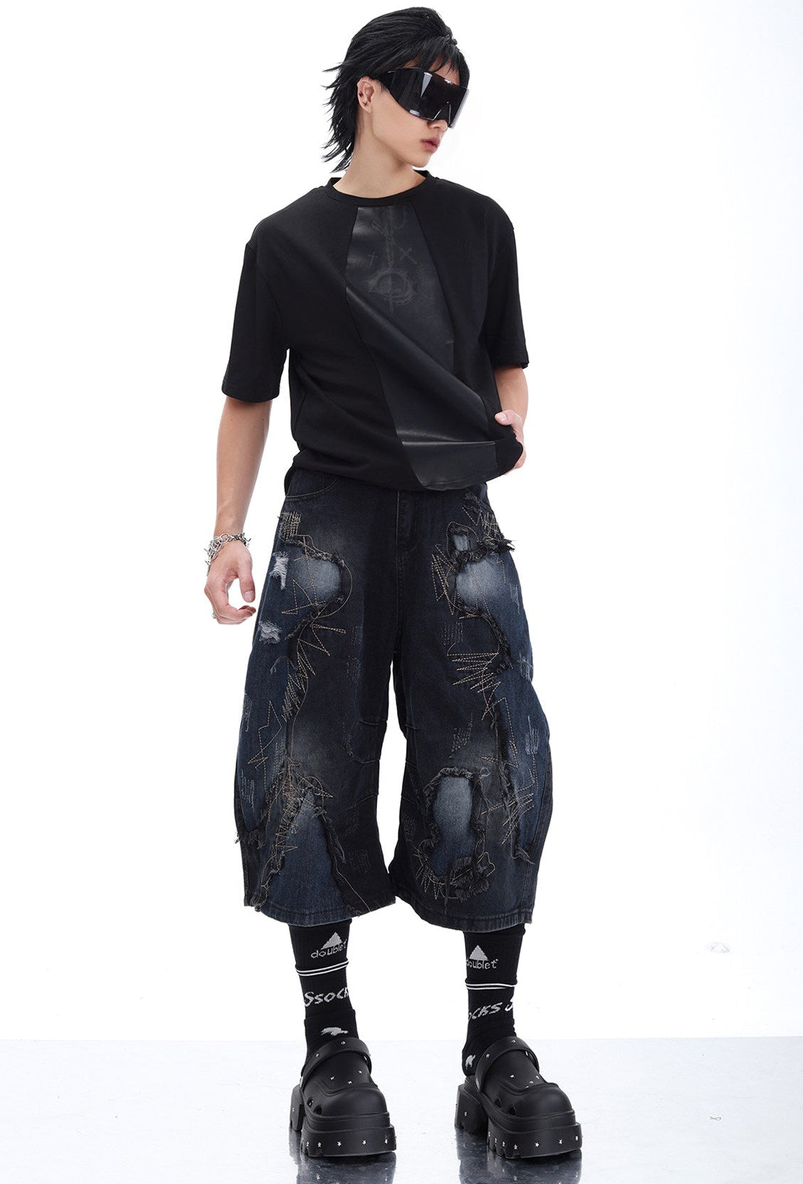 LOOSE-FIT DISTRESSED PATCHWORK CROPPED JEANS
