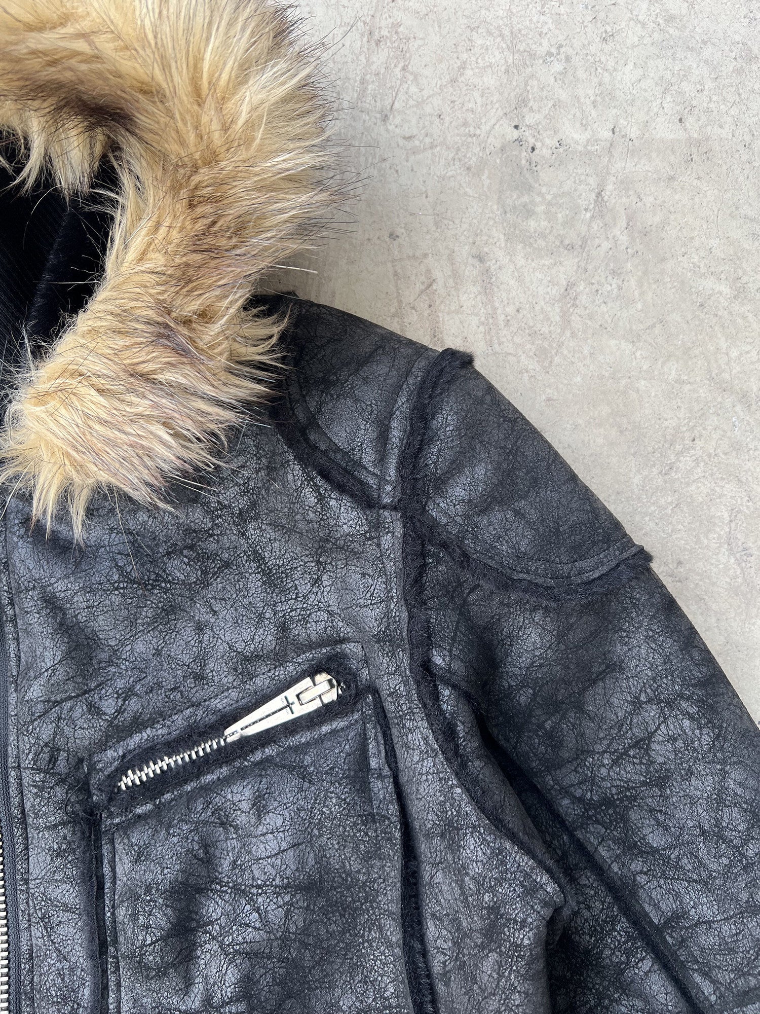 MULTI-ZIPPER REMOVABLE FUR COLLAR CRACKED LEATHER JACKET