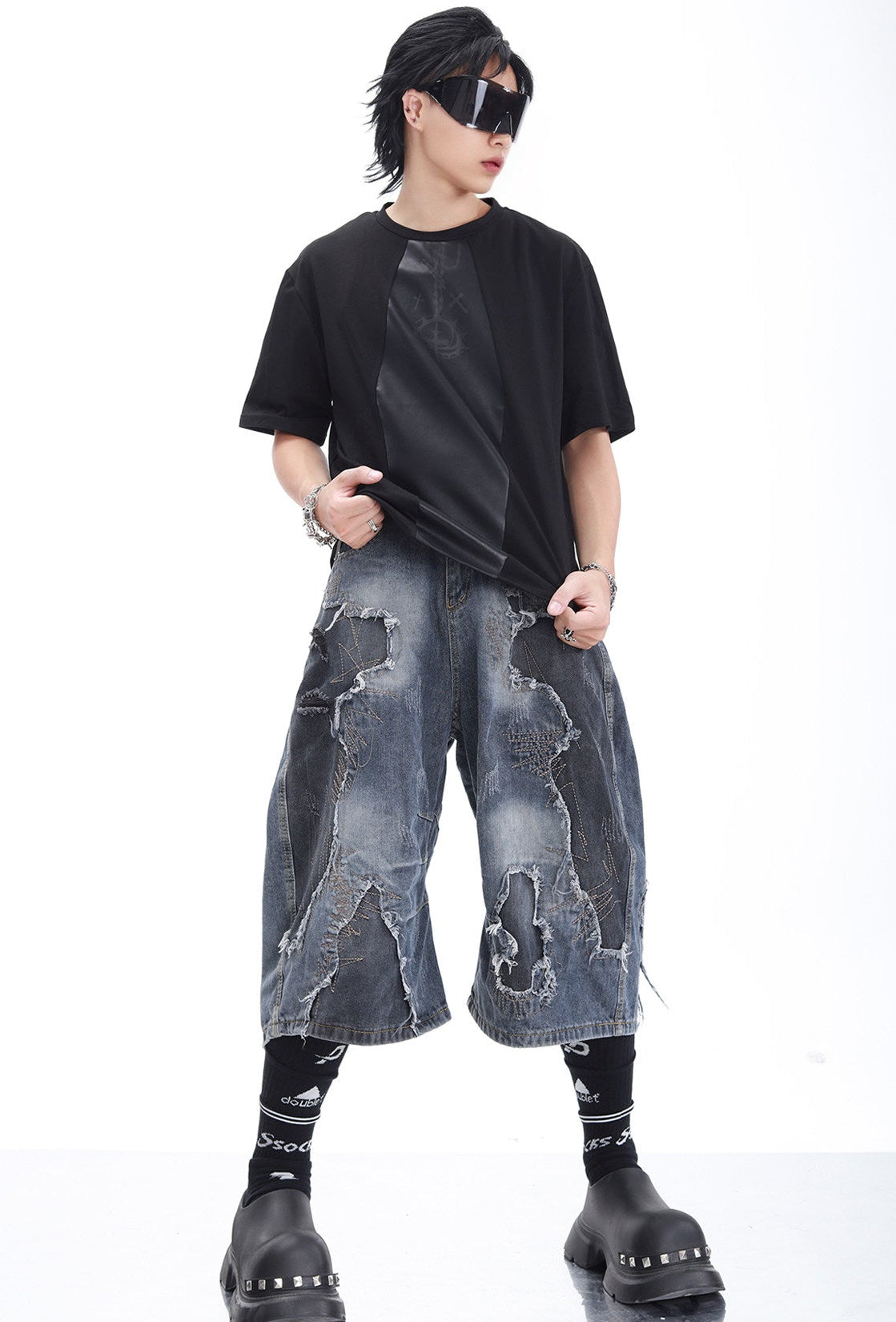 LOOSE-FIT DISTRESSED PATCHWORK CROPPED JEANS