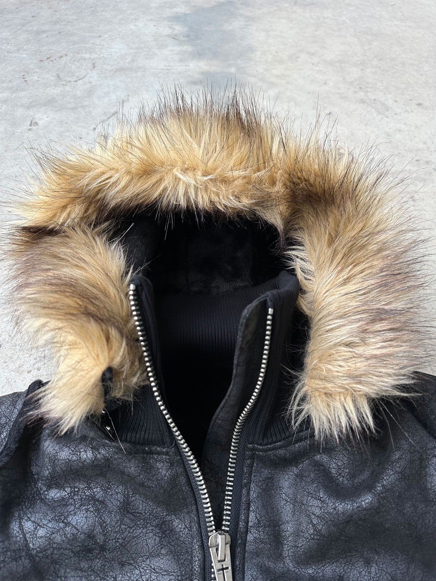 MULTI-ZIPPER REMOVABLE FUR COLLAR CRACKED LEATHER JACKET