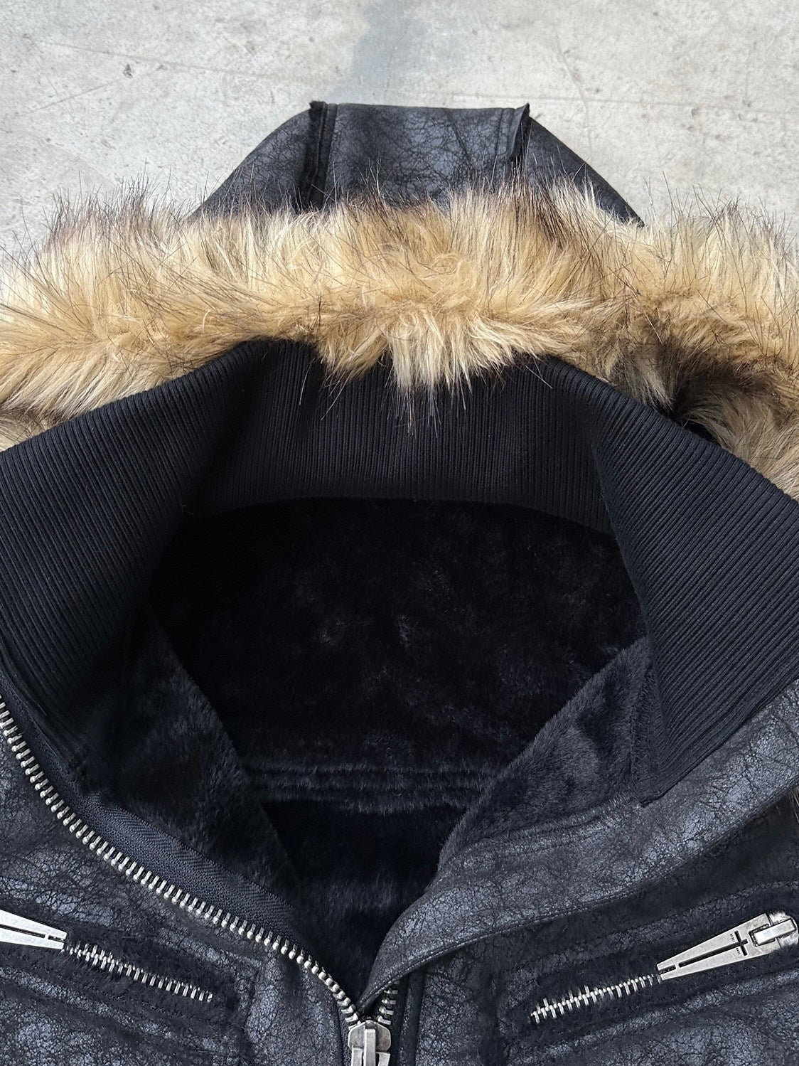 MULTI-ZIPPER REMOVABLE FUR COLLAR CRACKED LEATHER JACKET