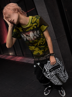 CAMO TOOTH GRAPHIC CURSIVE LETTER NICHE T-SHIRT