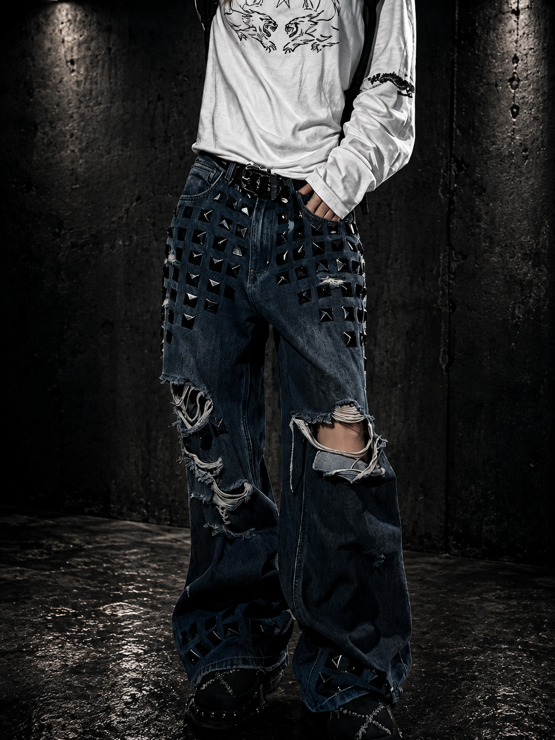 VINTAGE EMBROIDERED ADJUSTABLE WAIST CARGO PANTS Main image