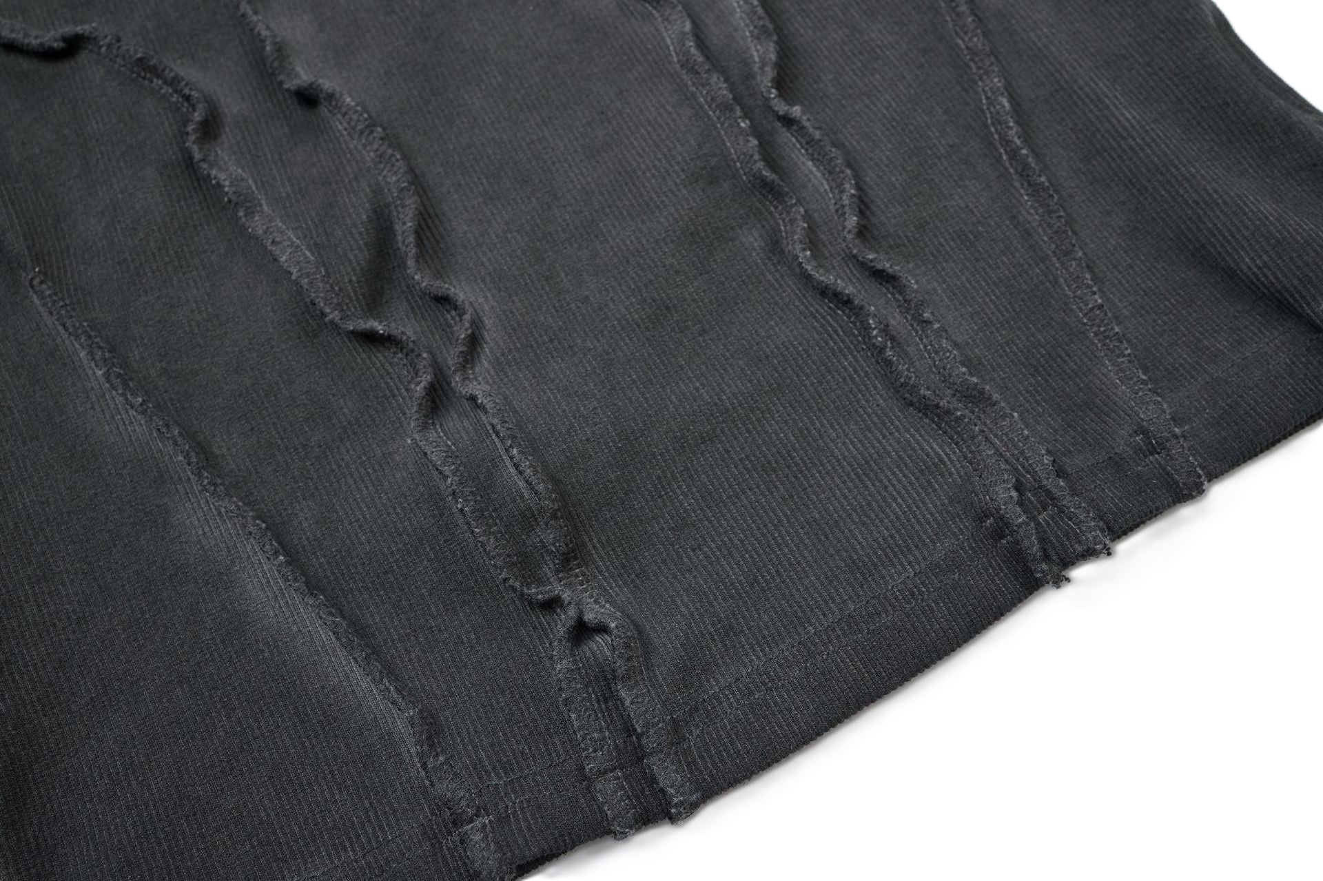 Asymmetrical cut unique style tee, irregular tailoring creates distinctive visual layering.