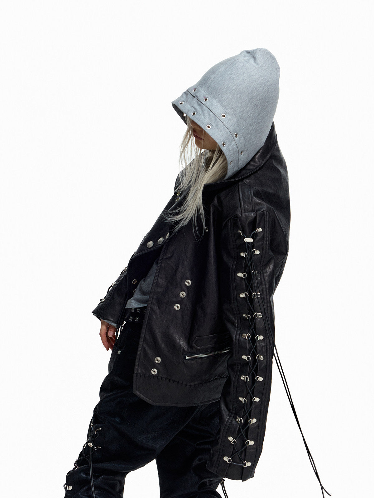 Detachable pocket techwear vest comes with removable utility pockets and sleek functional cut for futuristic tech street styling.