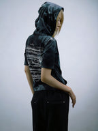sharp diagonal‑cut lines form this asymmetrical street top, featuring uneven hemlines to craft avant‑garde silhouettes and distinctive alternative‑street‑wear appeal.