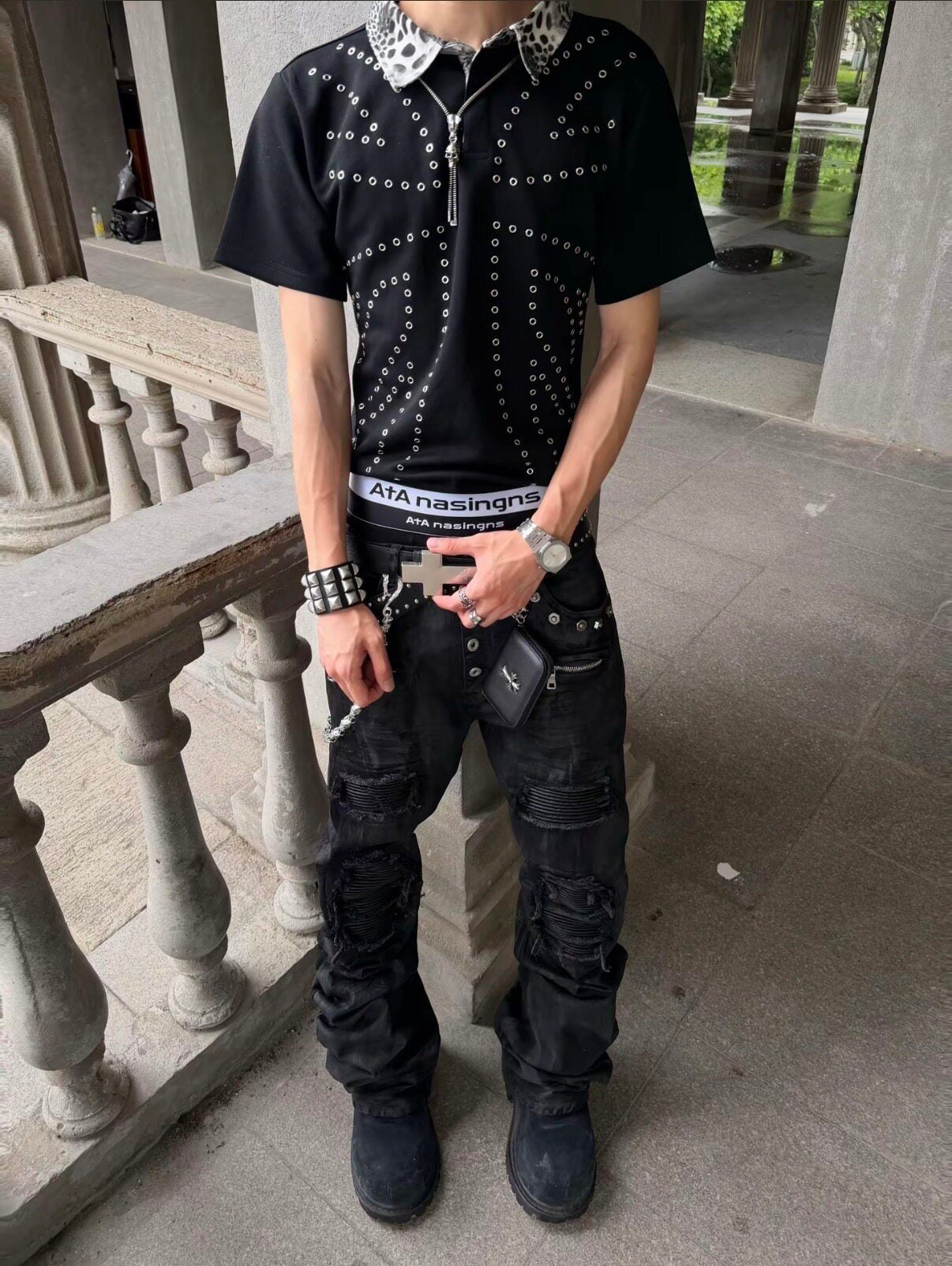 ashapes these parachute cargo pants, with voluminous loose cuts to achieve comfy baggy fits and modern urban‑street aesthetics.