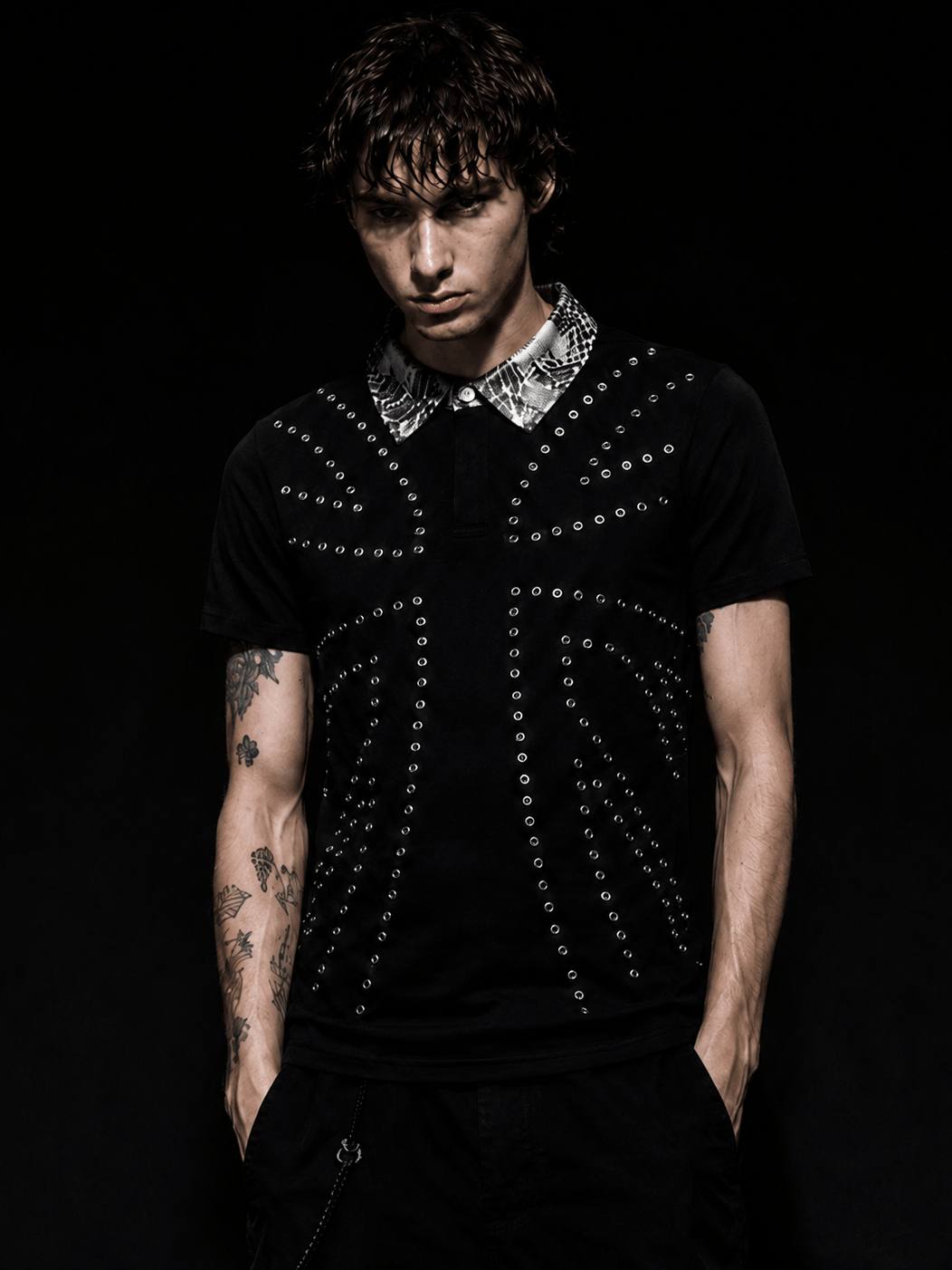 soft faded‑surf‑logo prints highlight this coastal skate apparel. Washed‑out vintage tones and loose‑fit tailoring capture laid‑back beach‑skate culture for casual street‑wear looks. Main image