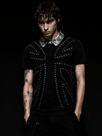 soft faded‑surf‑logo prints highlight this coastal skate apparel. Washed‑out vintage tones and loose‑fit tailoring capture laid‑back beach‑skate culture for casual street‑wear looks.