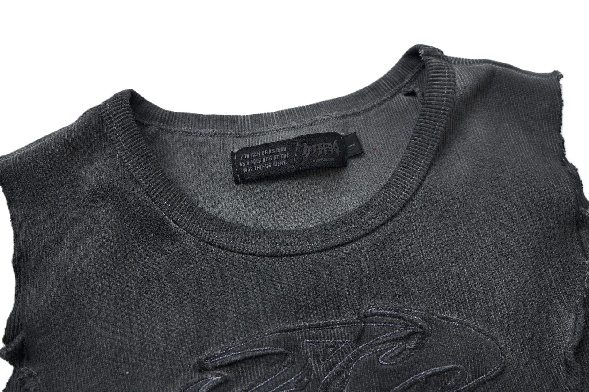 Graffiti art casual urban top, eye-catching graffiti print shows artistic street personality.