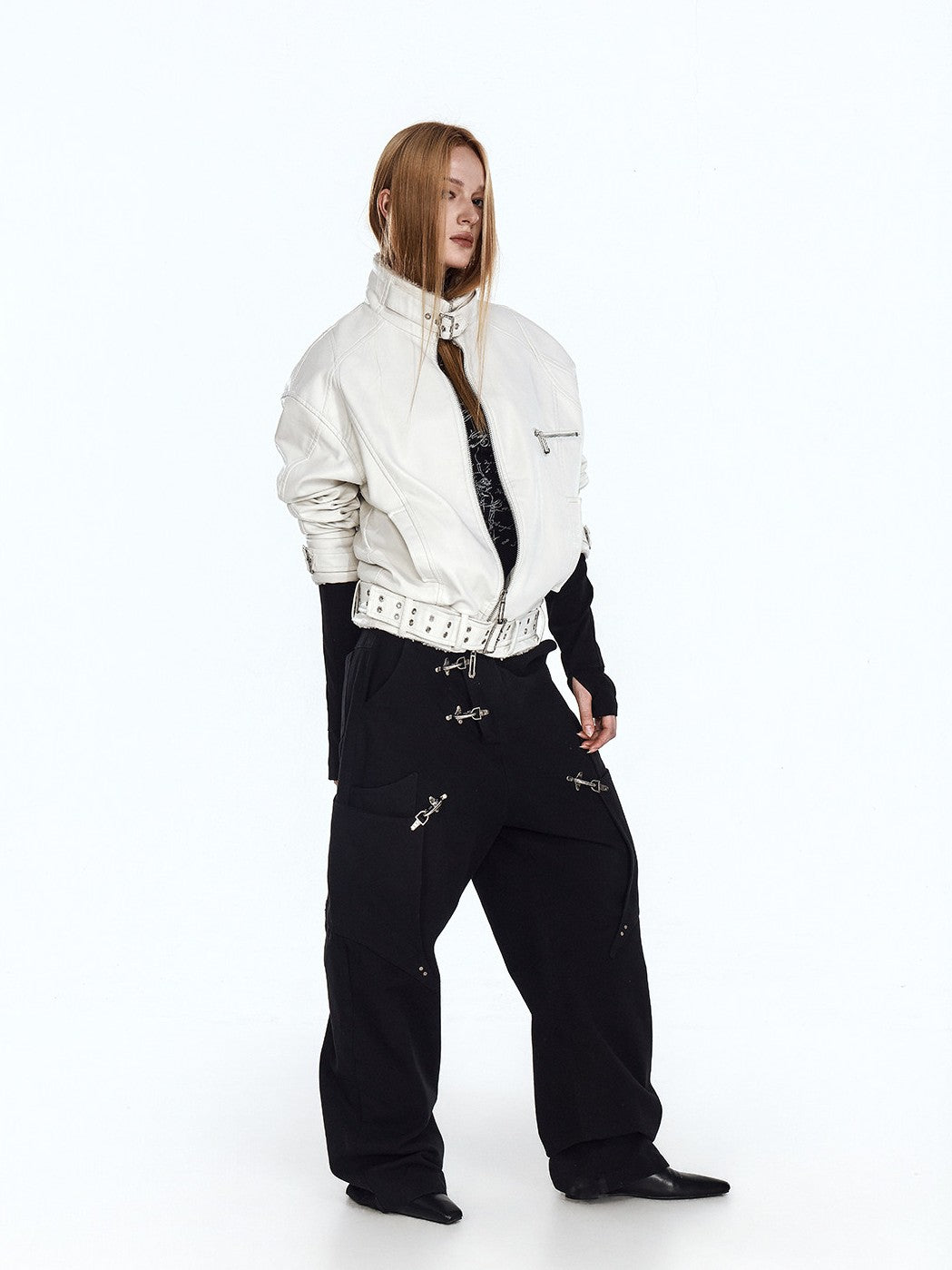 Graffiti print loose skate jacket comes with eye-catching graffiti artwork and a relaxed fit, perfect for skate street styling.