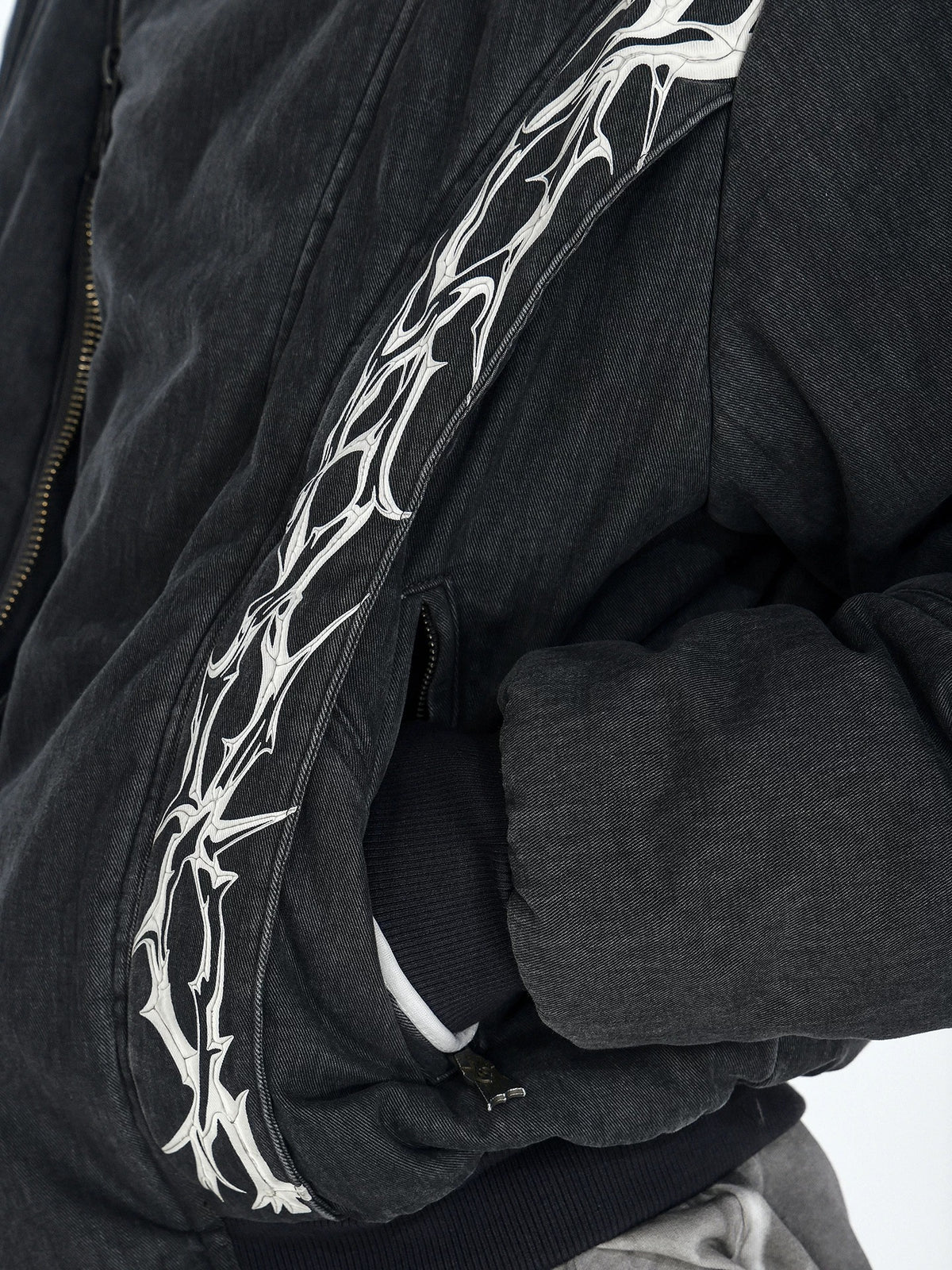 Heavyweight cotton street sweater crafted from thick heavy cotton fabric, delivering solid texture and timeless urban streetwear charm.
