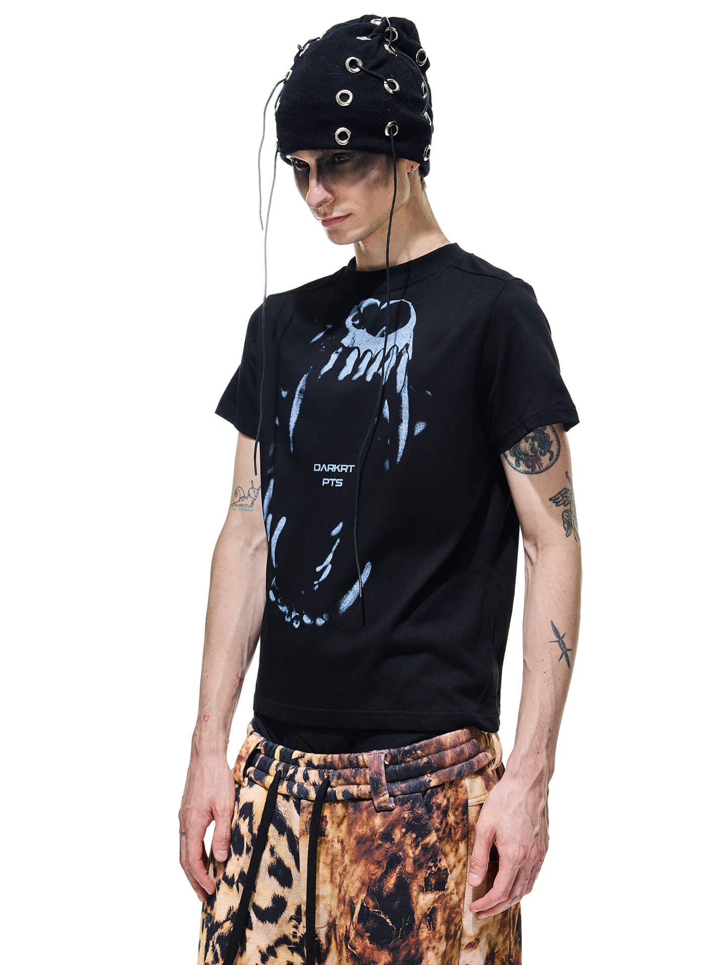 Hiphop trendy graphic print cotton, made of premium pure cotton fabric with iconic hip-hop graphic printing.
