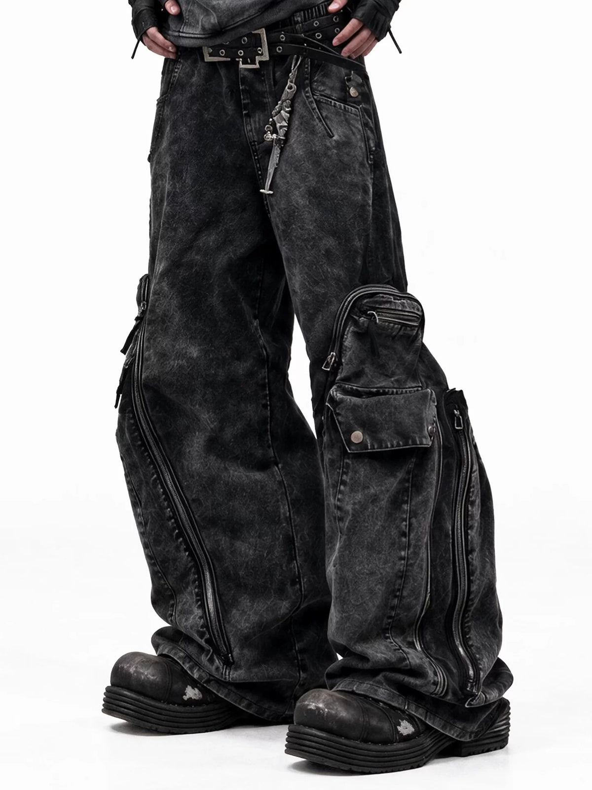 Hype tech vest with hidden pocket system adopts streamlined techwear construction and integrated concealed pocket layout, balancing futuristic functional utility and clean hype street silhouette for practical avant-garde urban styling.