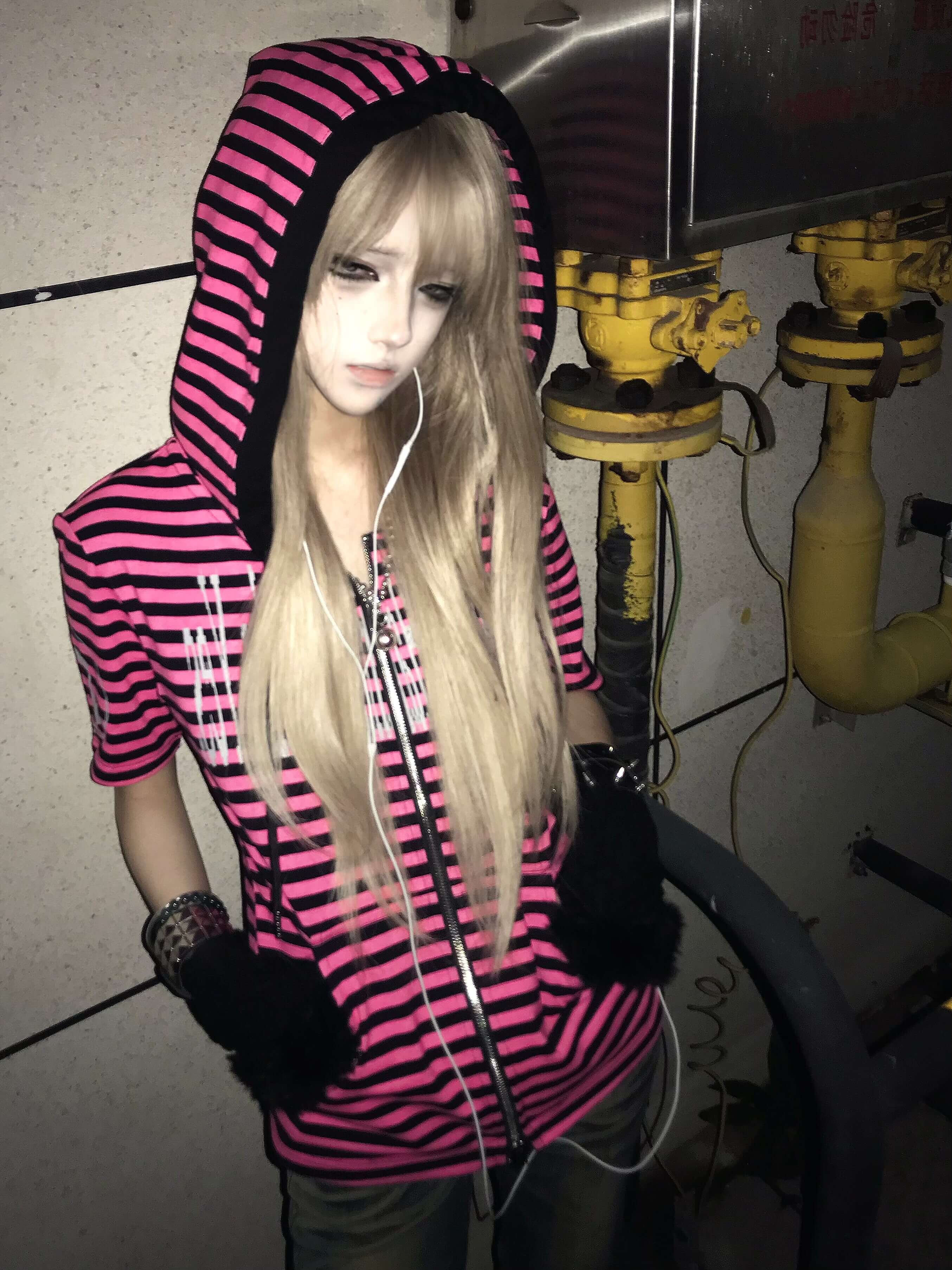 MILLENNIAL ROCK STRIPED SLIM FIT UNISEX HOODIE Secondary image