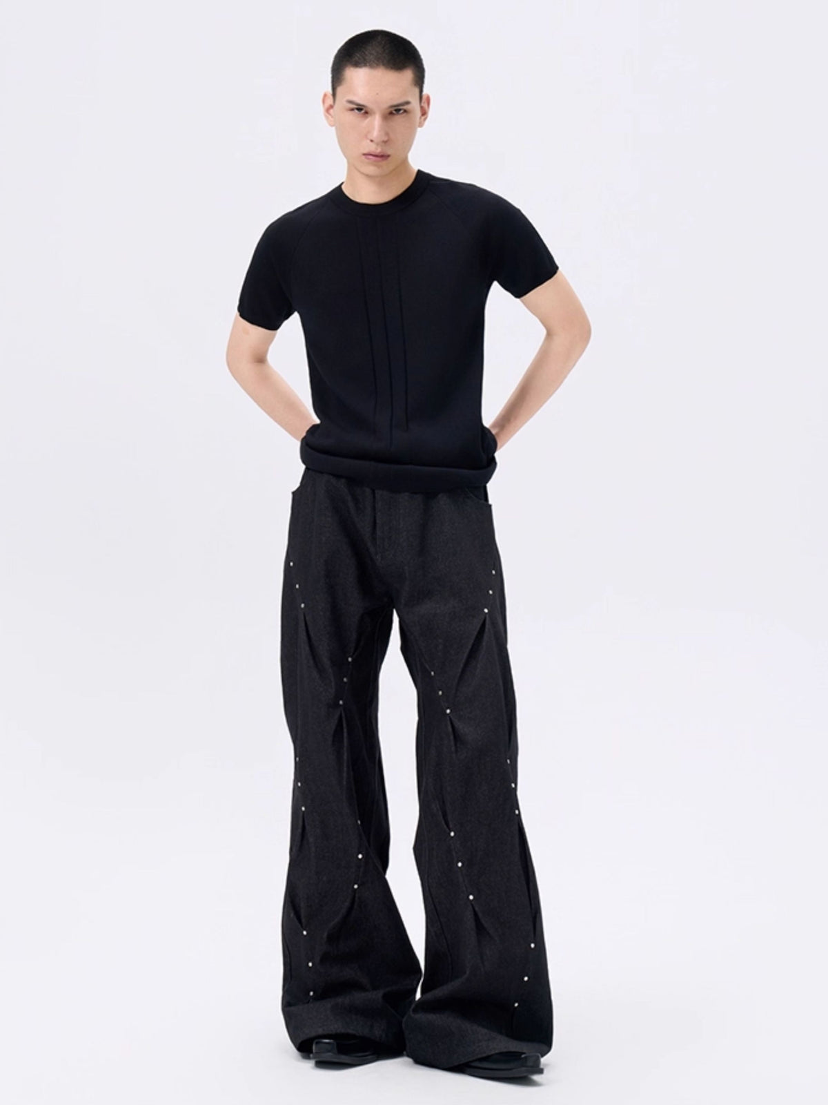 Oldschool urban oversize pullover with a timeless retro silhouette and roomy relaxed cut, capturing classic underground street energy for easy everyday layering.