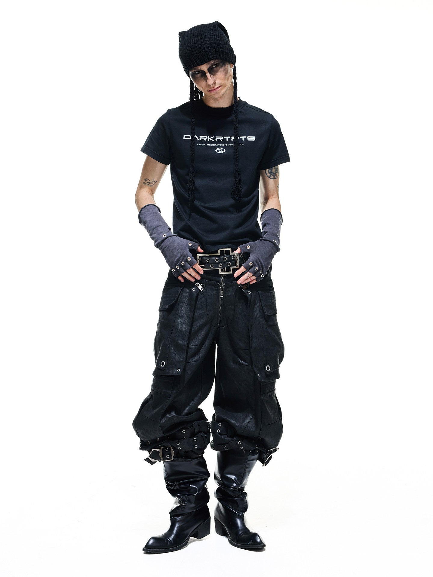 Oversized cotton tee with pure soft fabric and loose relaxed silhouette, classic streetwear fashion vibe, comfy and versatile for daily urban casual outfits.