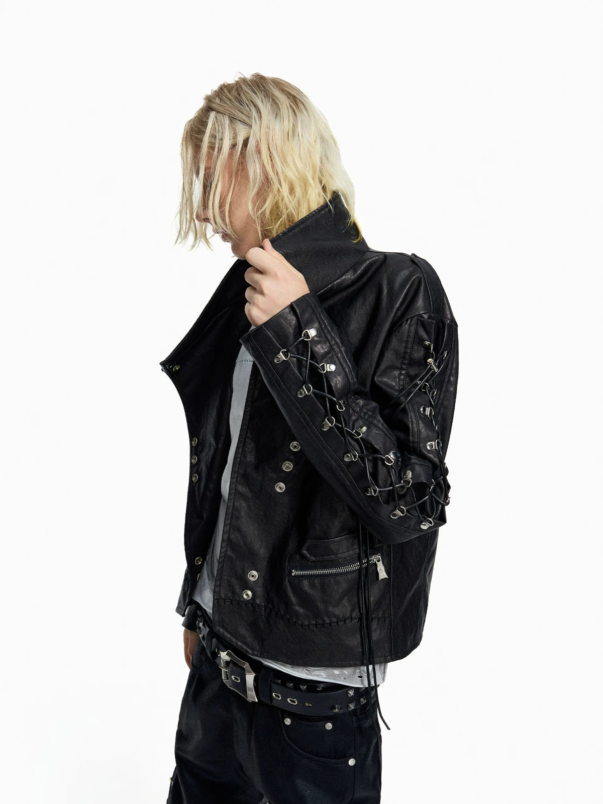 Ripstop fabric urban wind jacket uses durable ripstop material with lightweight build for tough city street outerwear.