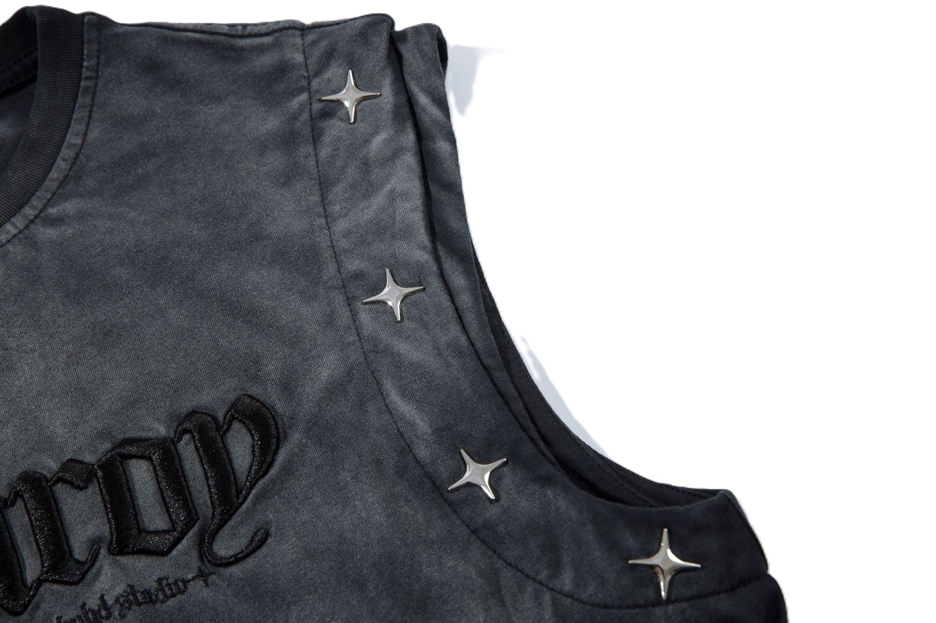 Short boxy cropped hiphop style, compact cropped silhouette presents hiphop vibe.