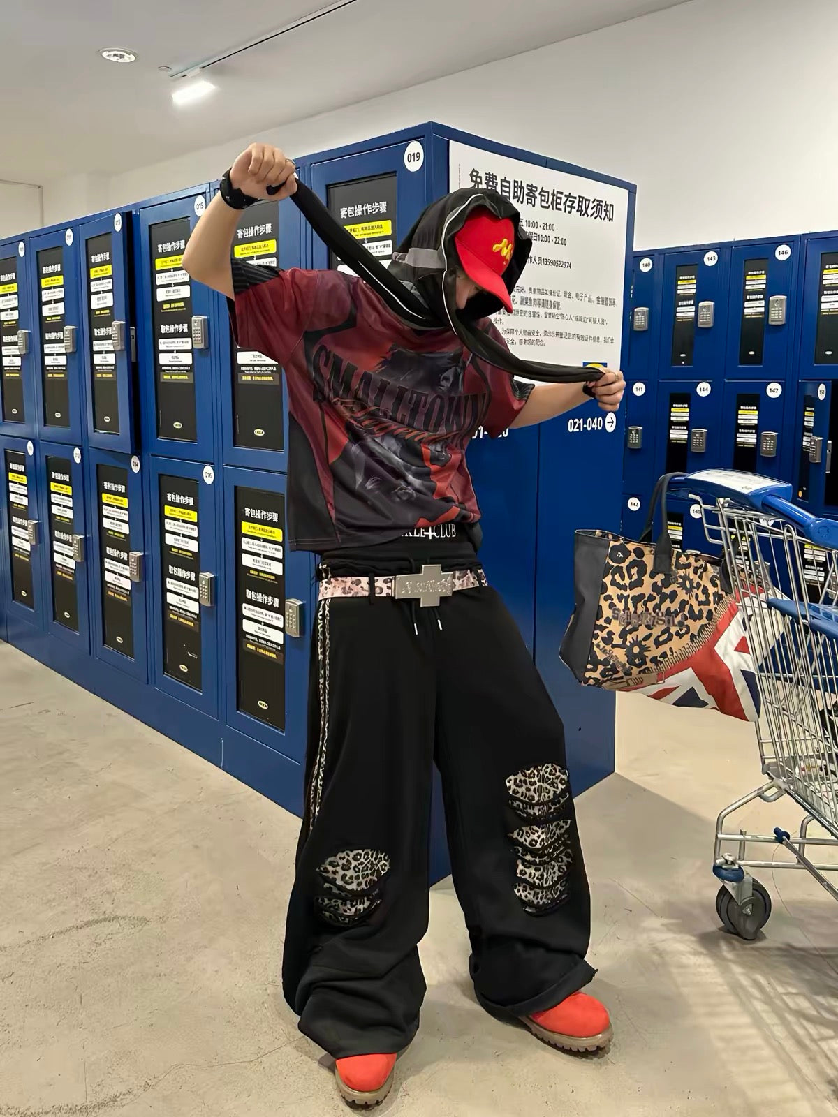 LOOSE RIPPED PANTS WITH DUAL WAIST & PUNK CROSS BELT Secondary image
